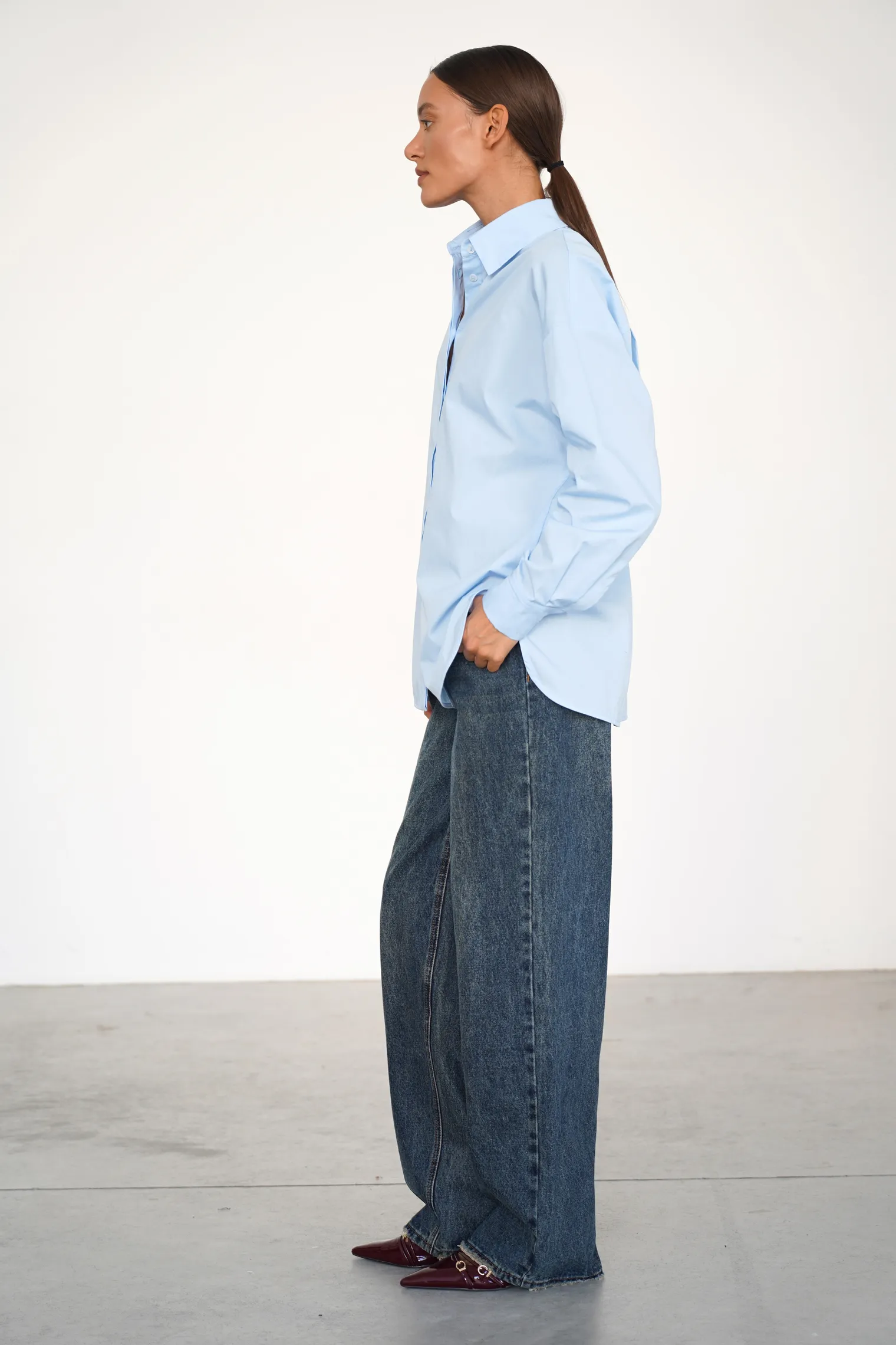 Рубашка свободного кроя голубого цвета фото 6
