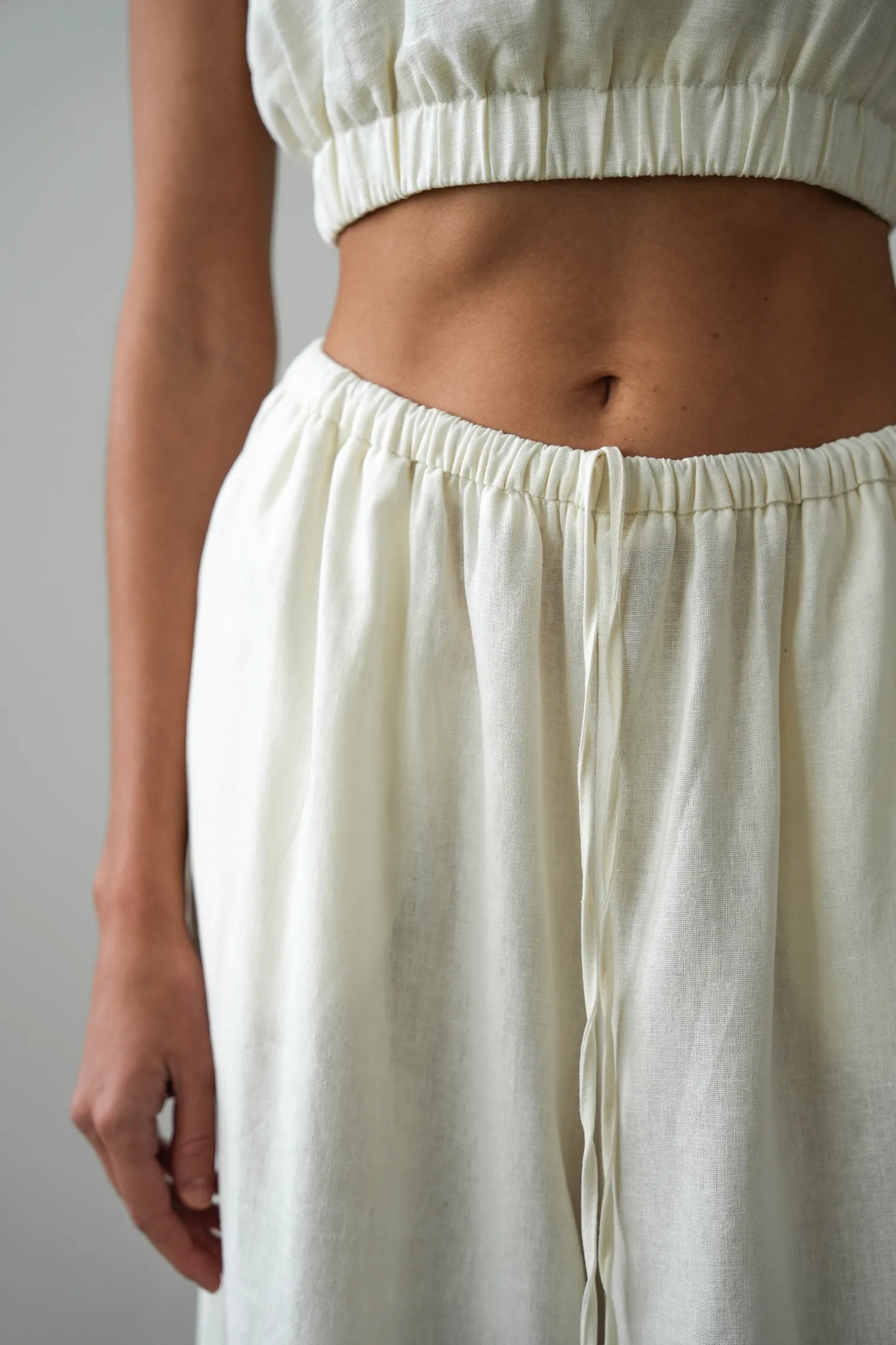 Брюки прямого кроя изо льна цвета тофу фото 2