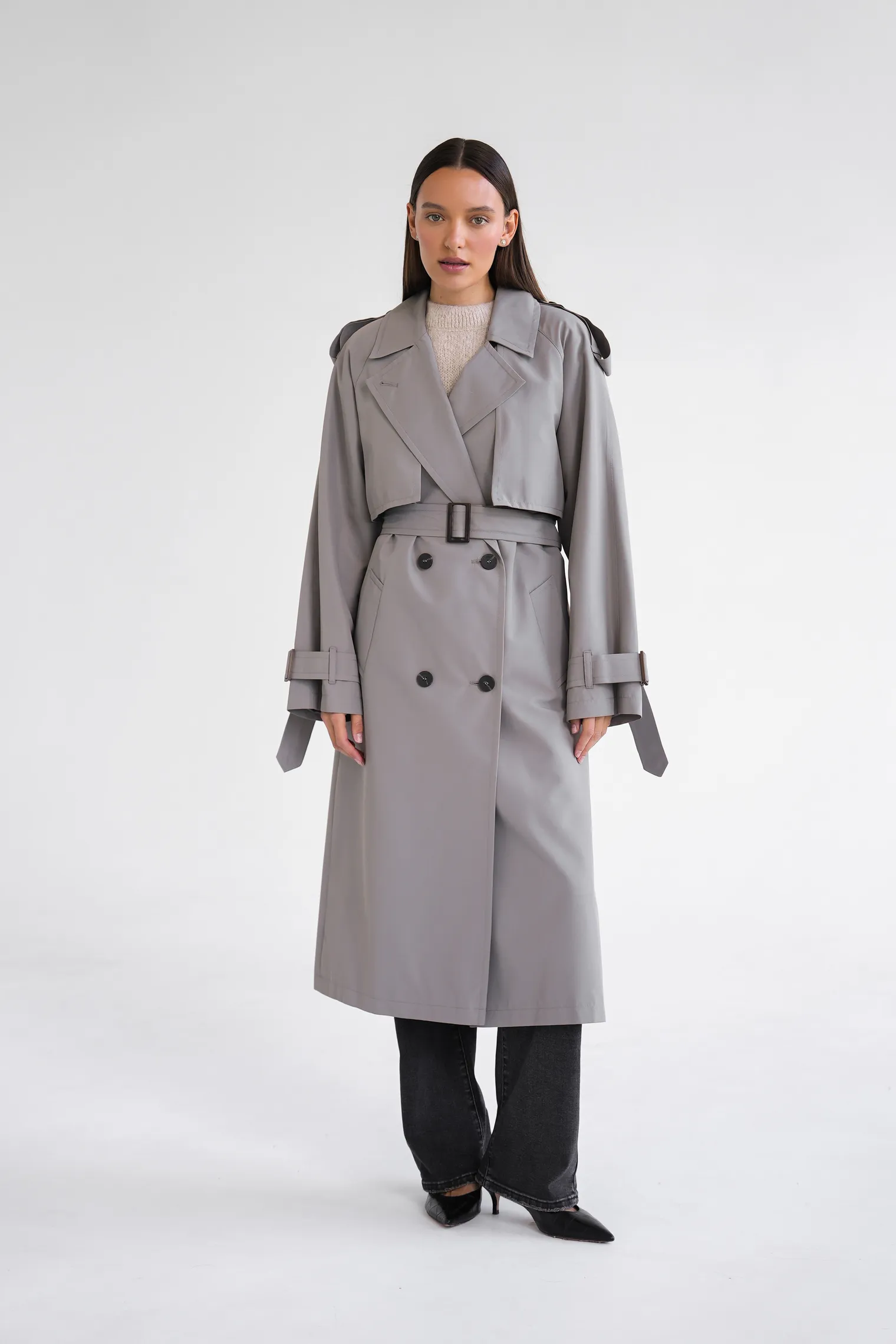 Тренч двубортный с поясом и рукавом реглан пепельного цвета фото 1