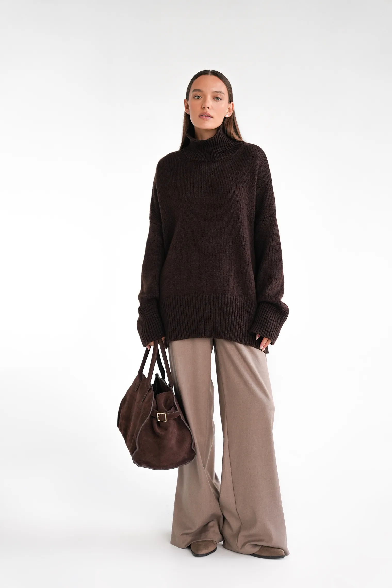 Джемпер крупной вязки с высоким воротником цвета горький шоколад фото 3