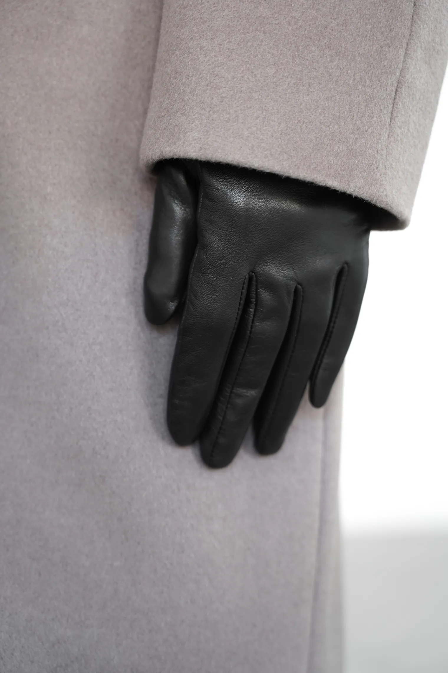 Перчатки из кожи чёрного цвета фото 3