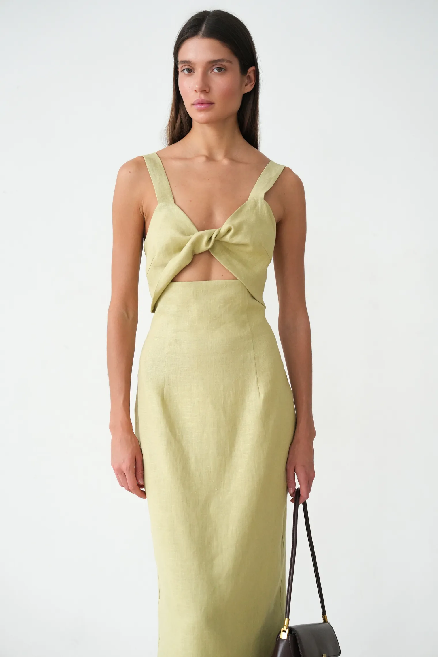 Платье на бретелях изо льна оливкового цвета фото 6