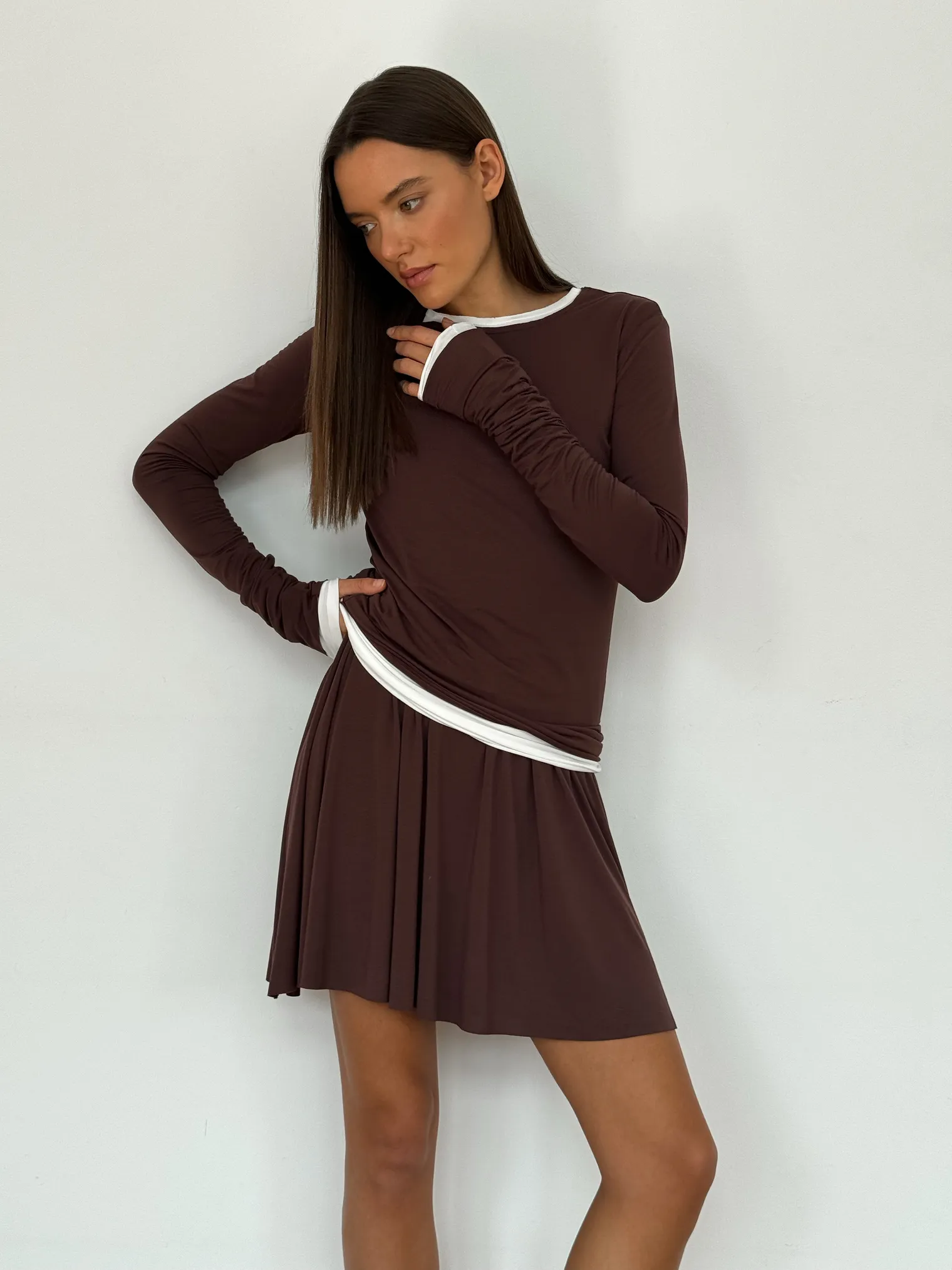 Юбка мини из трикотажа цвета горький шоколад фото 2