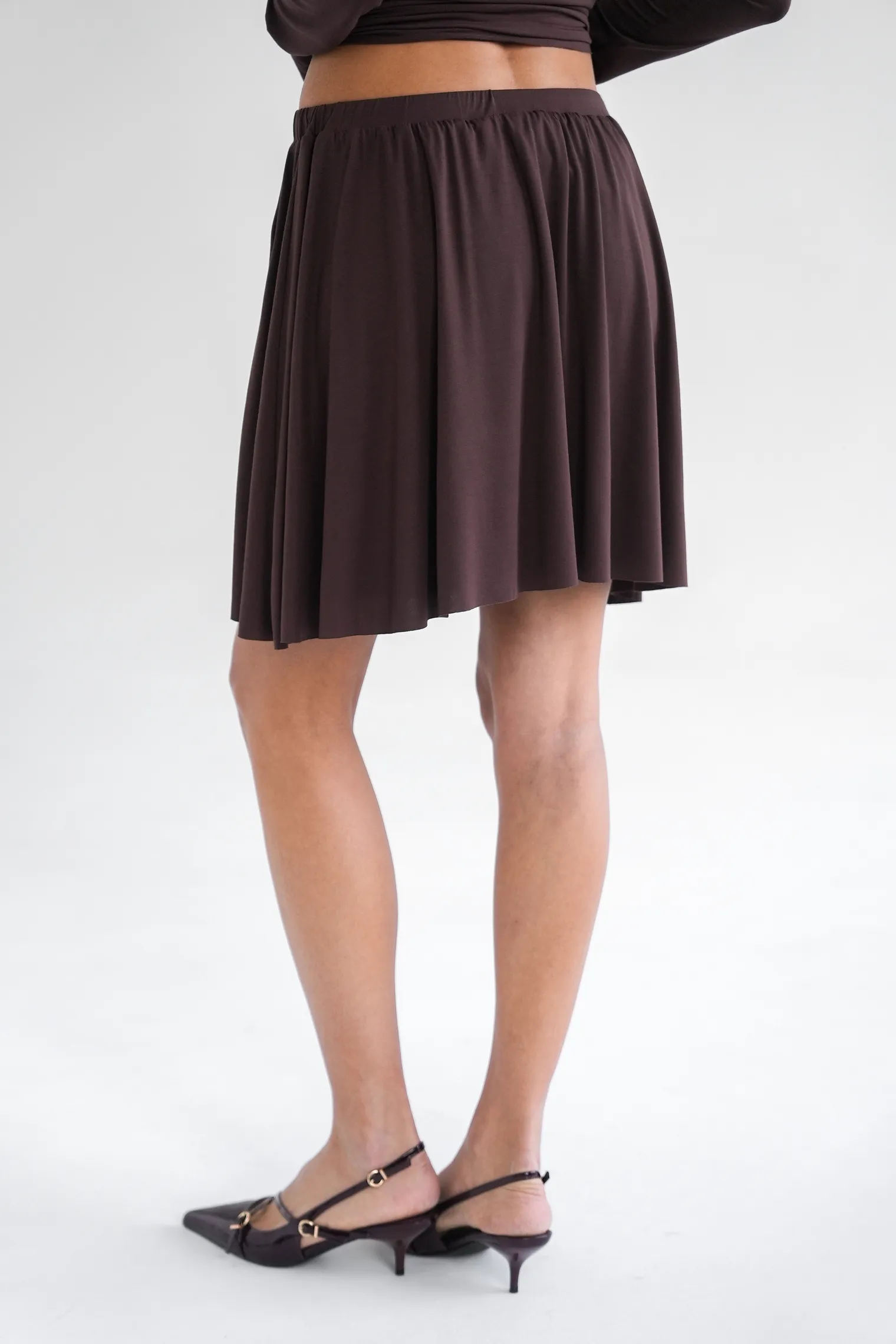 Юбка мини из трикотажа цвета горький шоколад фото 8