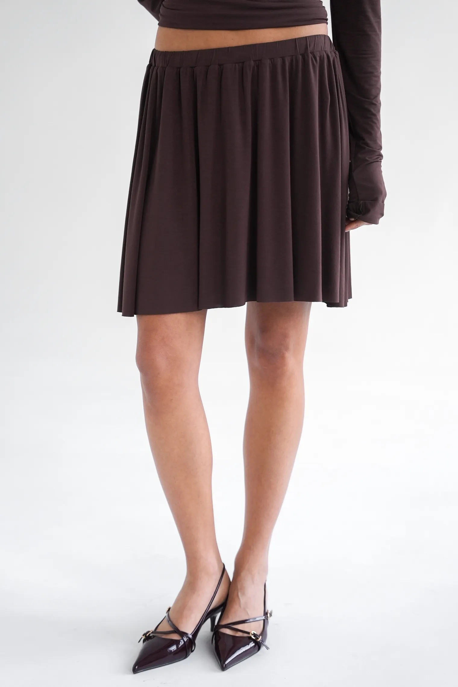 Юбка мини из трикотажа цвета горький шоколад фото 5