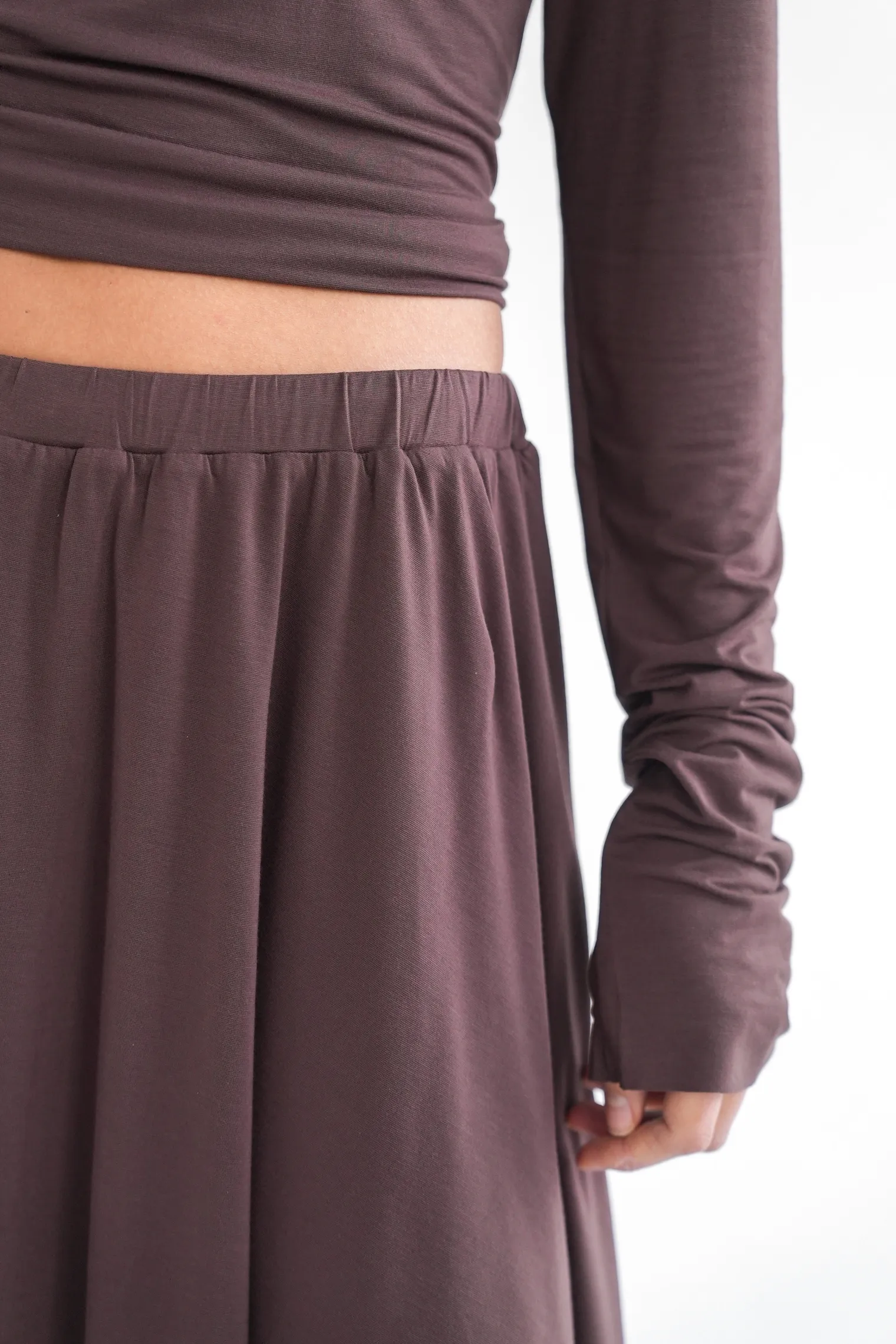 Юбка мини из трикотажа цвета горький шоколад фото 2