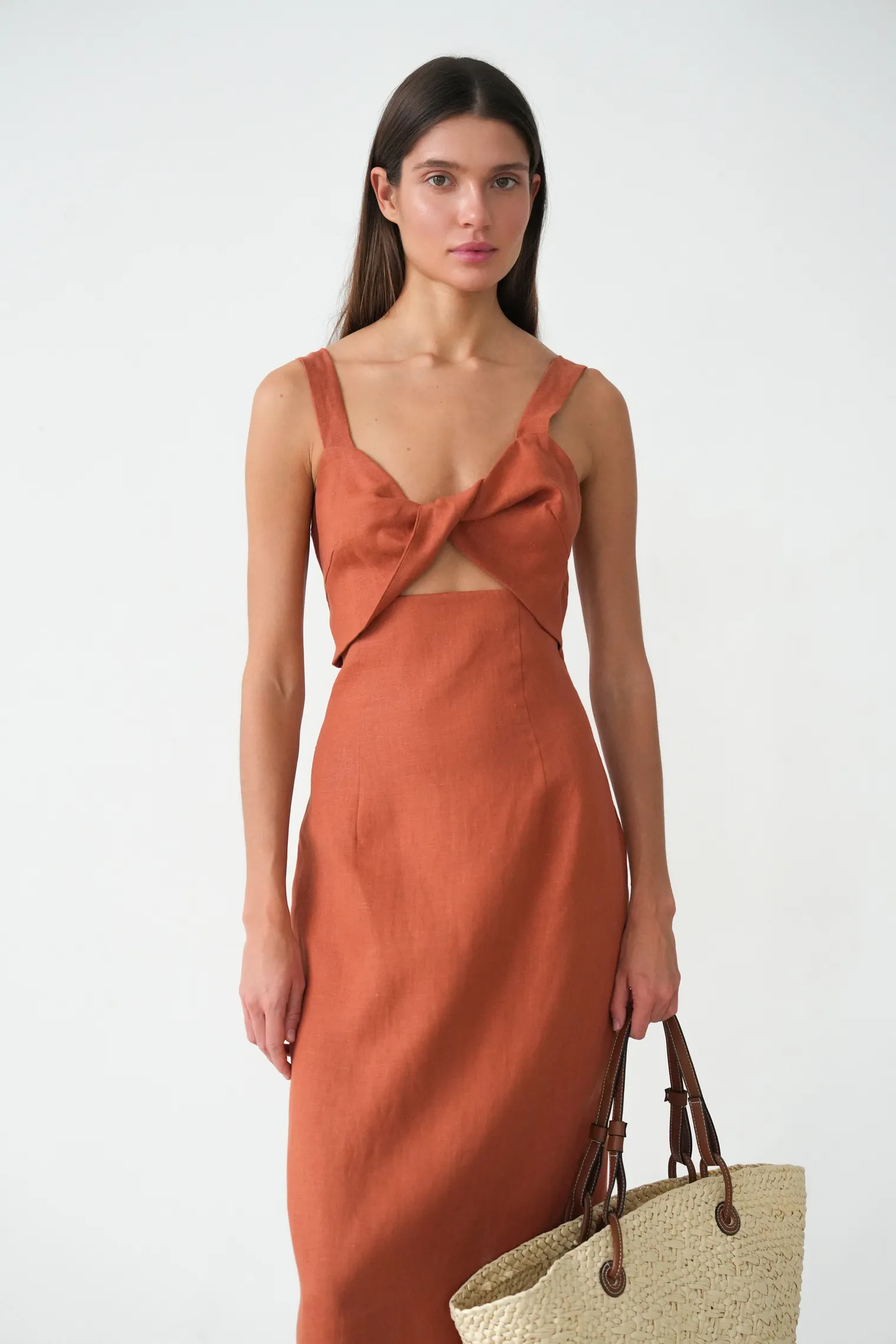 Платье на бретелях изо льна терракотового цвета фото 7