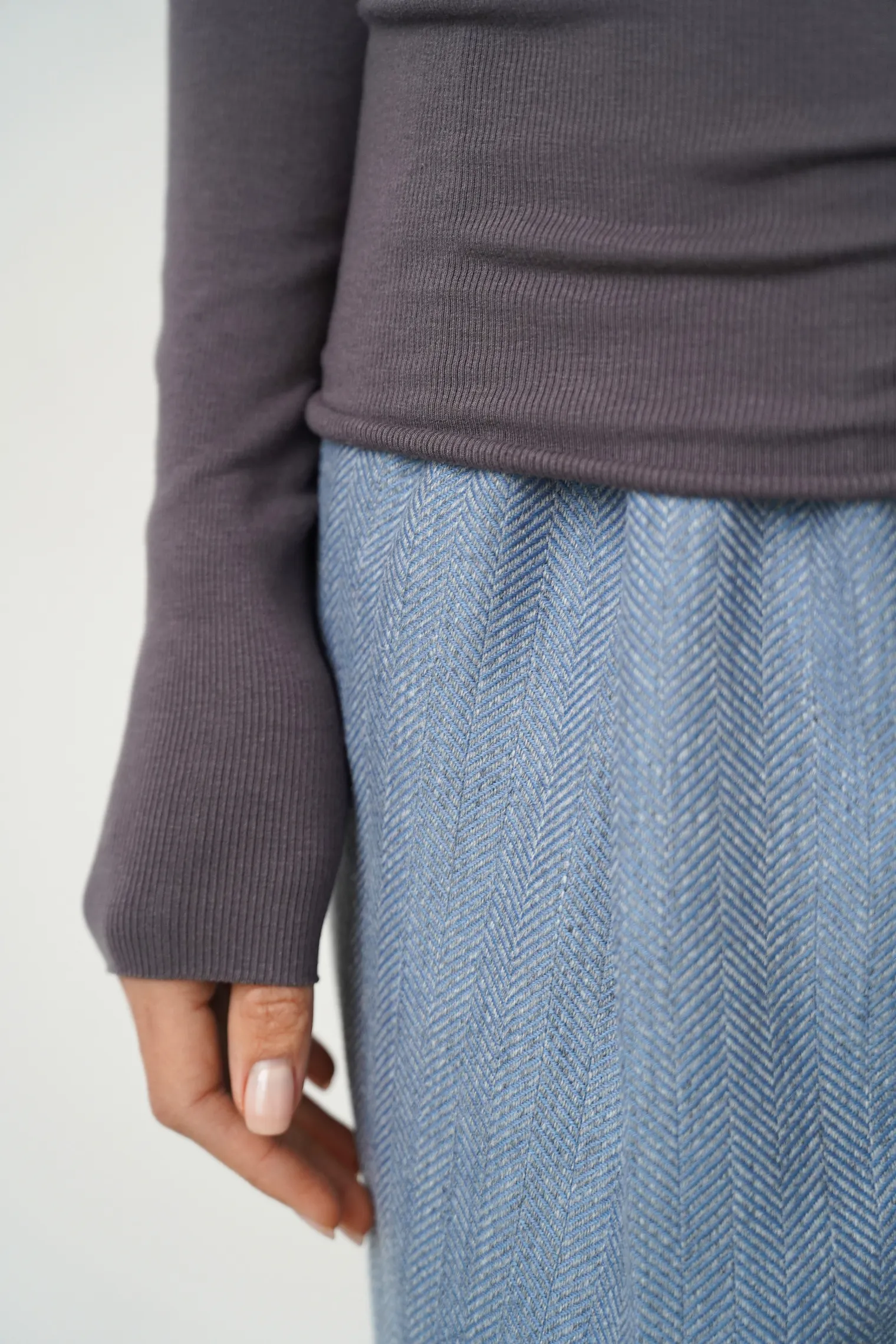 Водолазка в рубчик графитового цвета фото 2