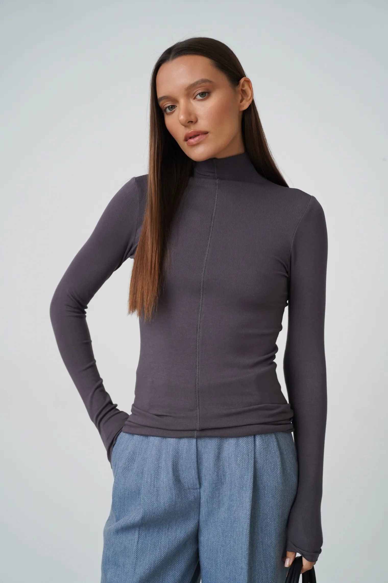 Водолазка в рубчик графитового цвета фото 5