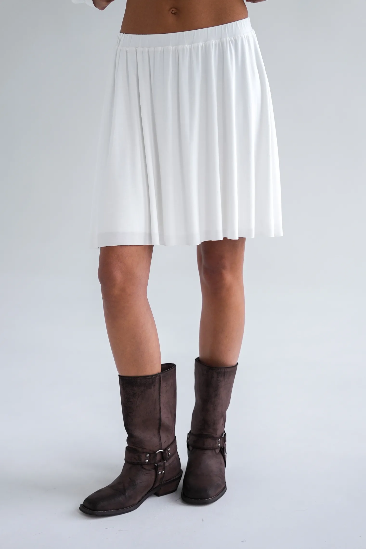 Юбка мини из трикотажа белого цвета фото 3