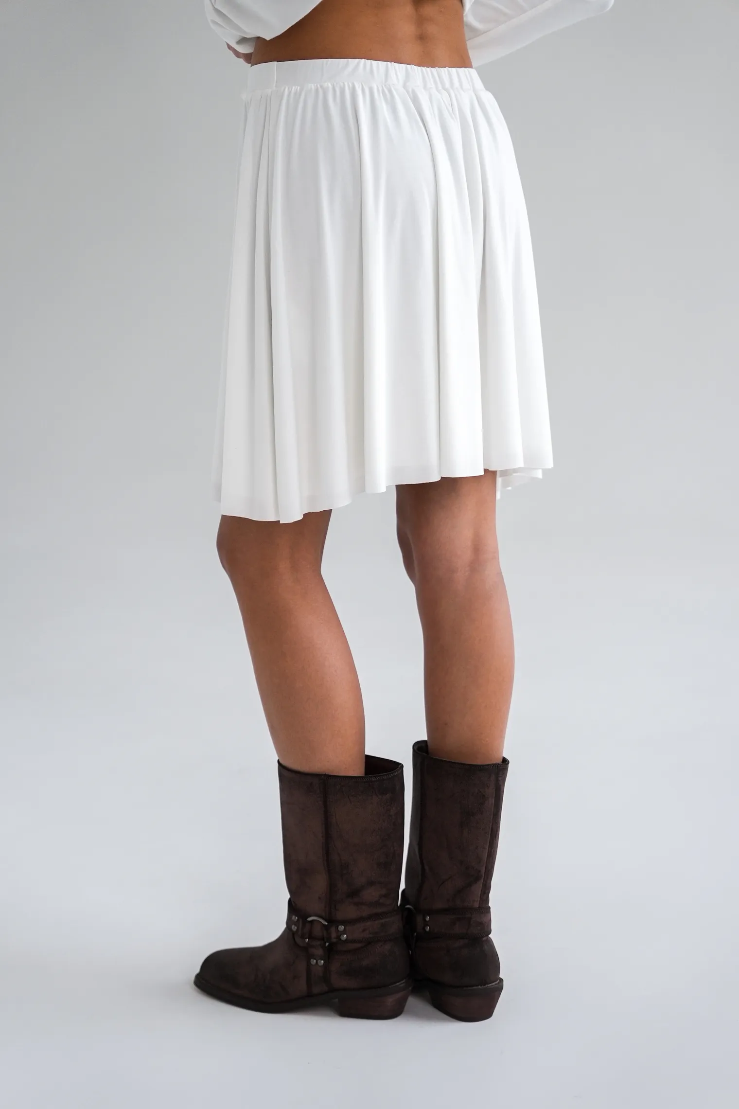Юбка мини из трикотажа белого цвета фото 7