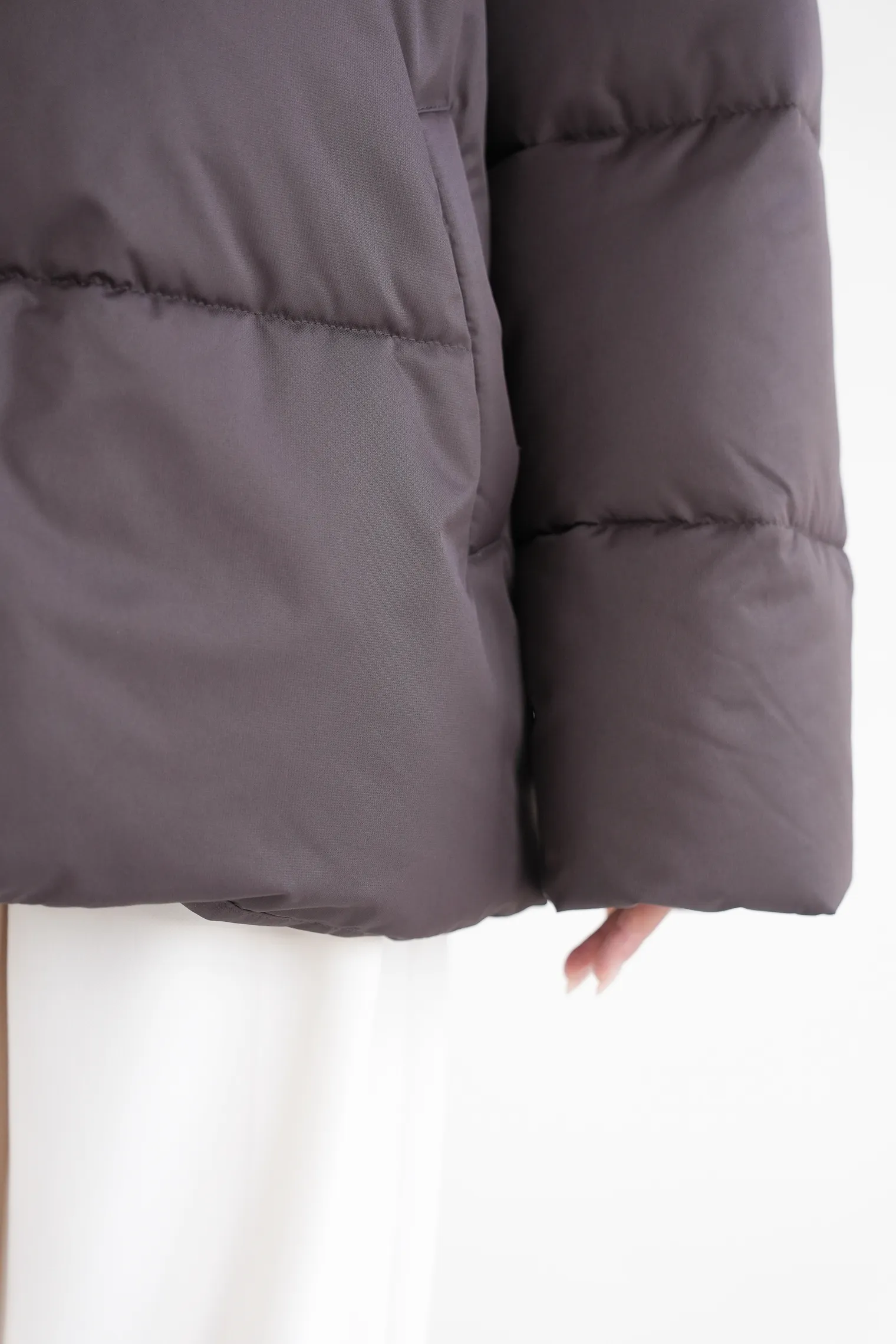 Пуховик стёганый с капюшоном шоколадного цвета фото 6