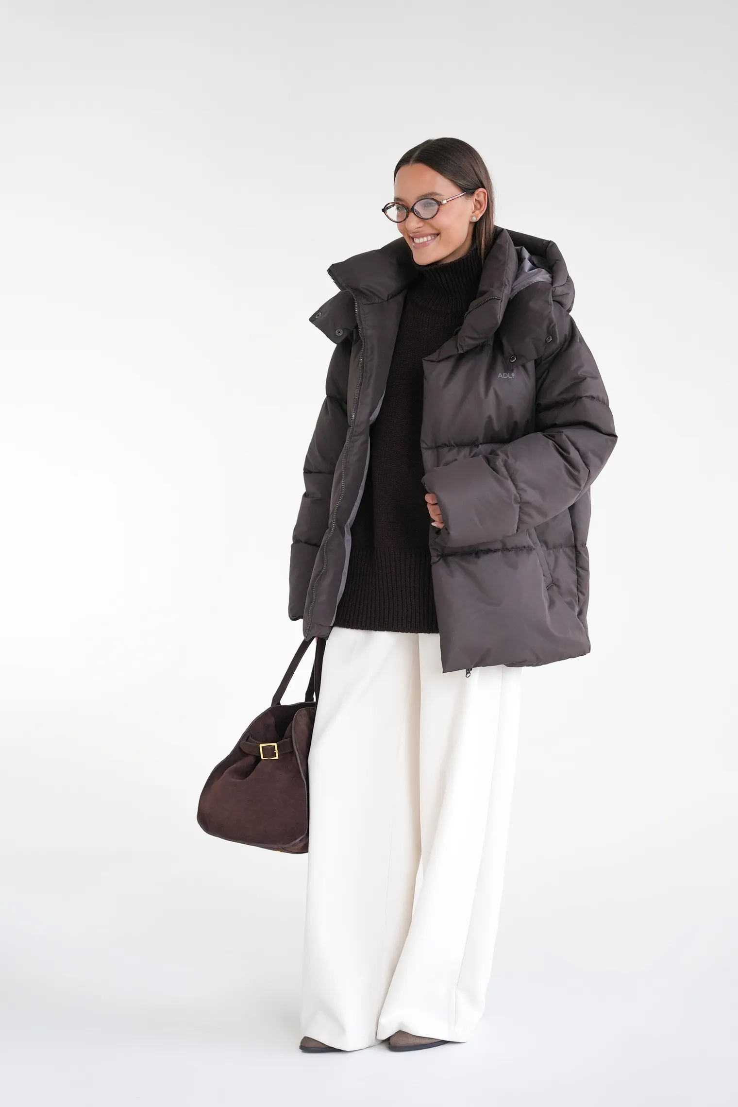 Пуховик стёганый с капюшоном шоколадного цвета фото 5