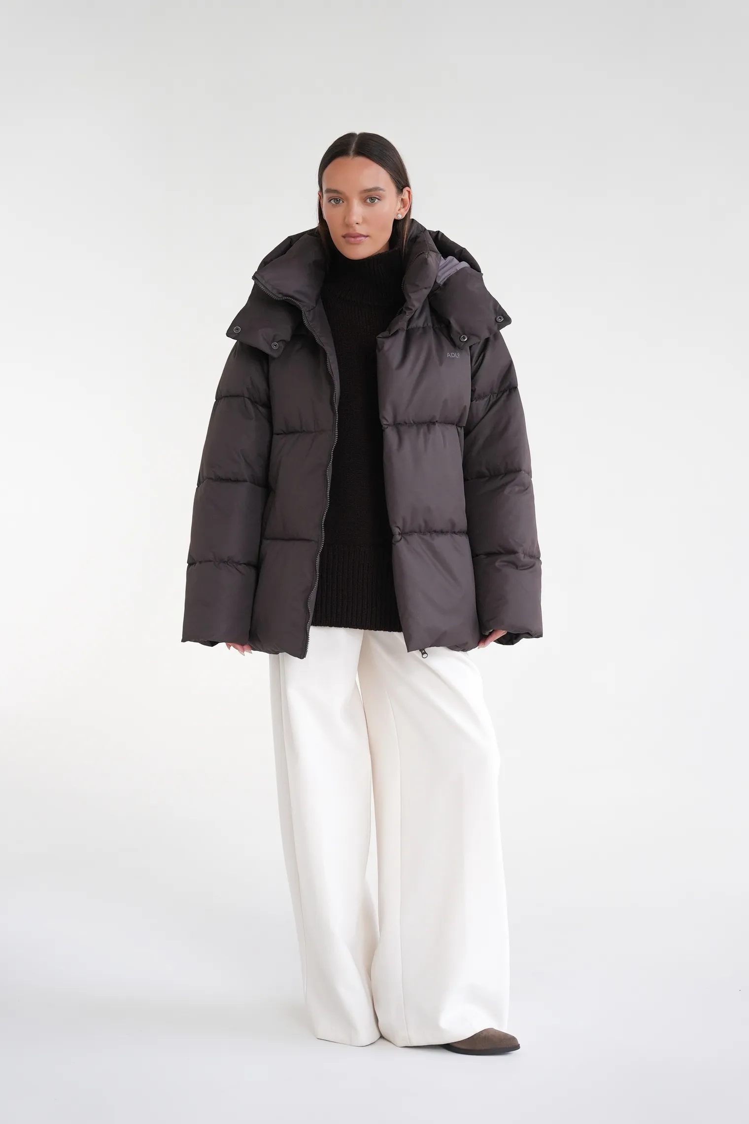 Пуховик стёганный с капюшоном шоколадного цвета фото 8