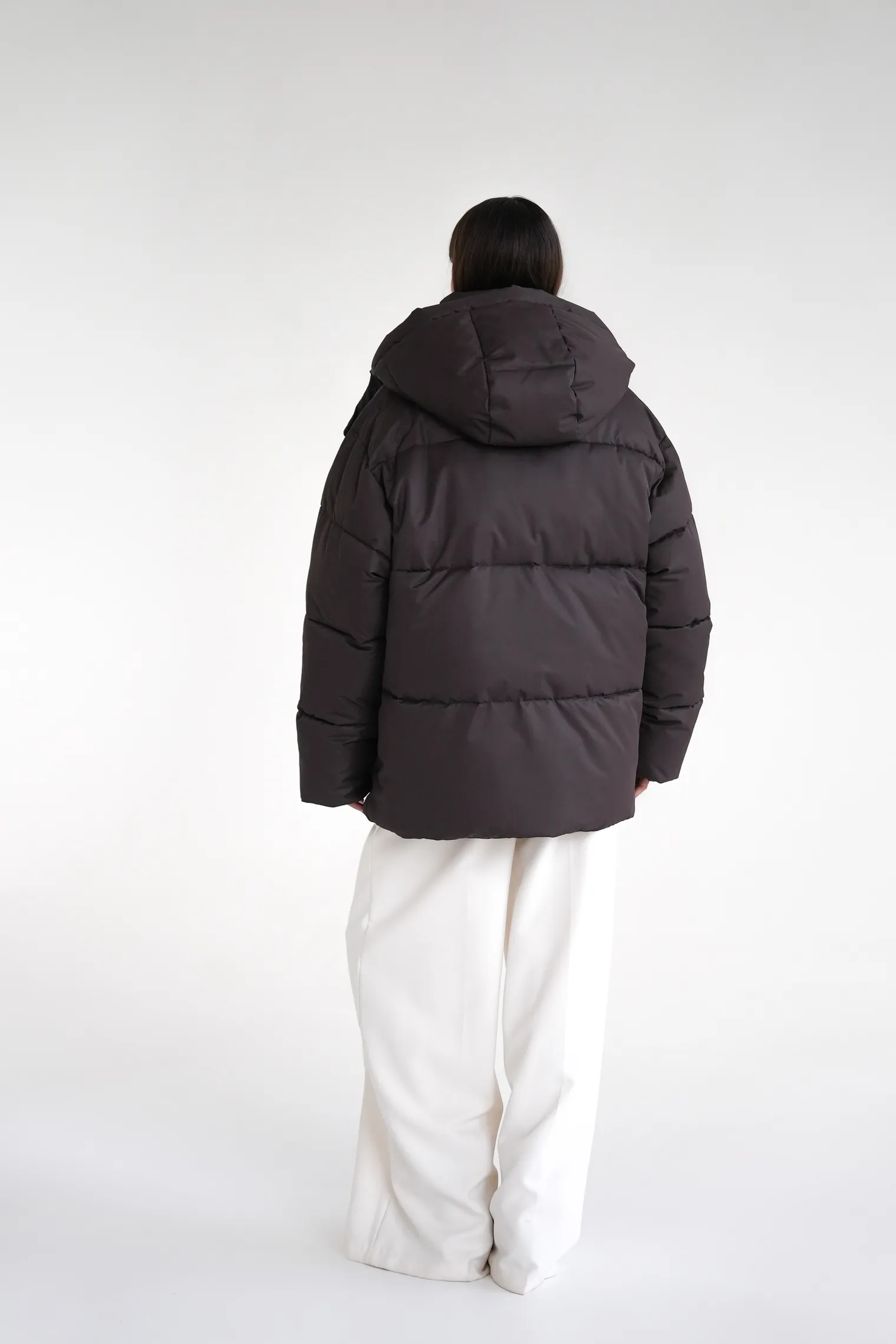 Пуховик стёганный с капюшоном шоколадного цвета фото 4