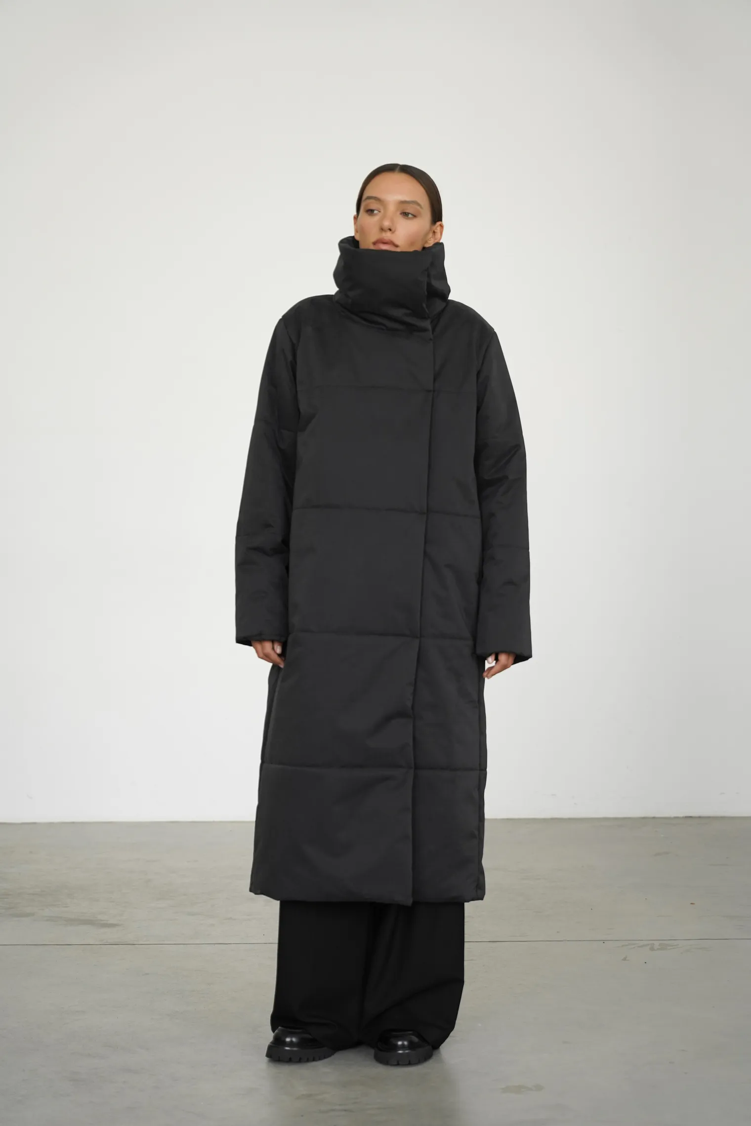 Пальто утепленное чёрного цвета фото 7