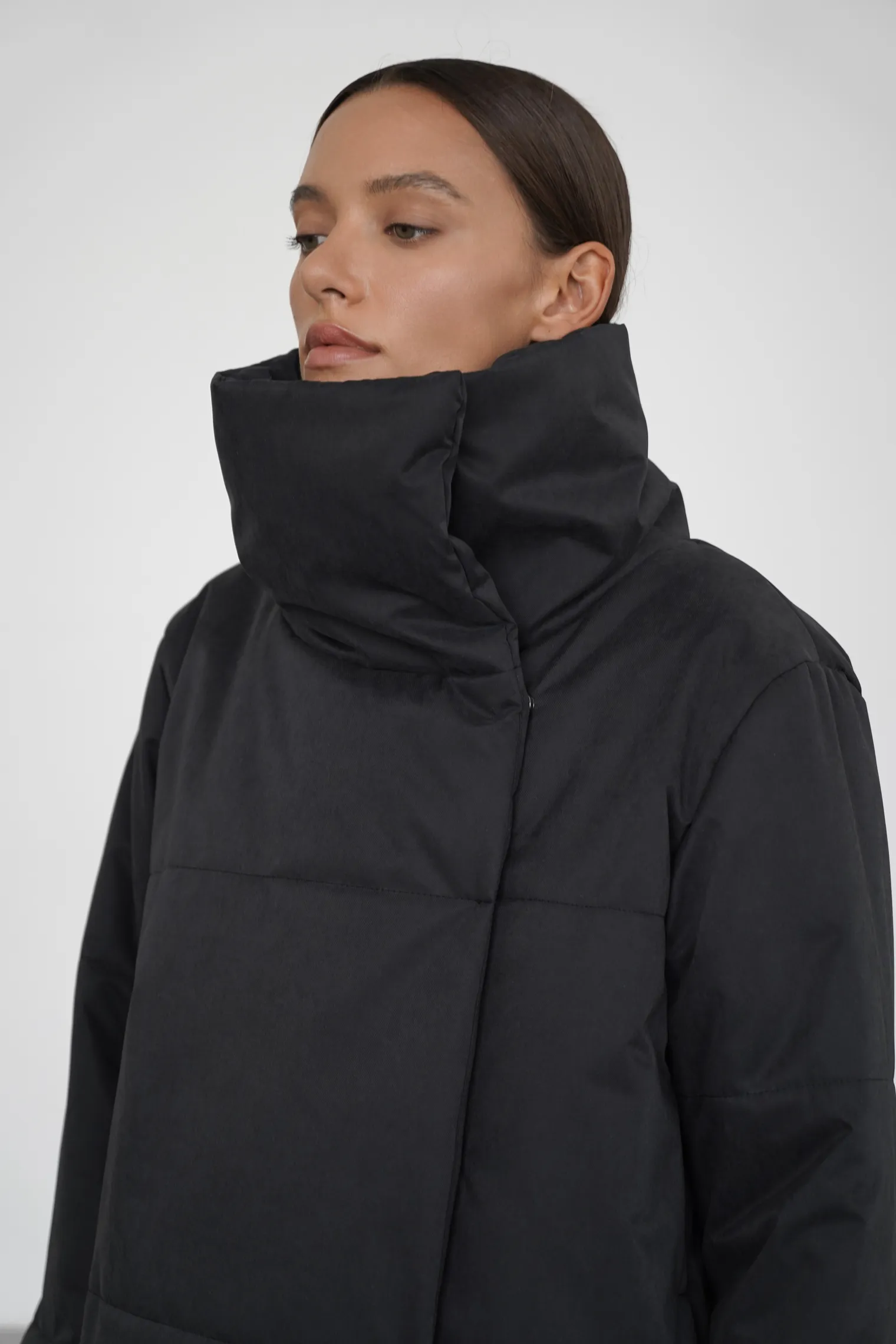 Пальто утепленное чёрного цвета фото 2