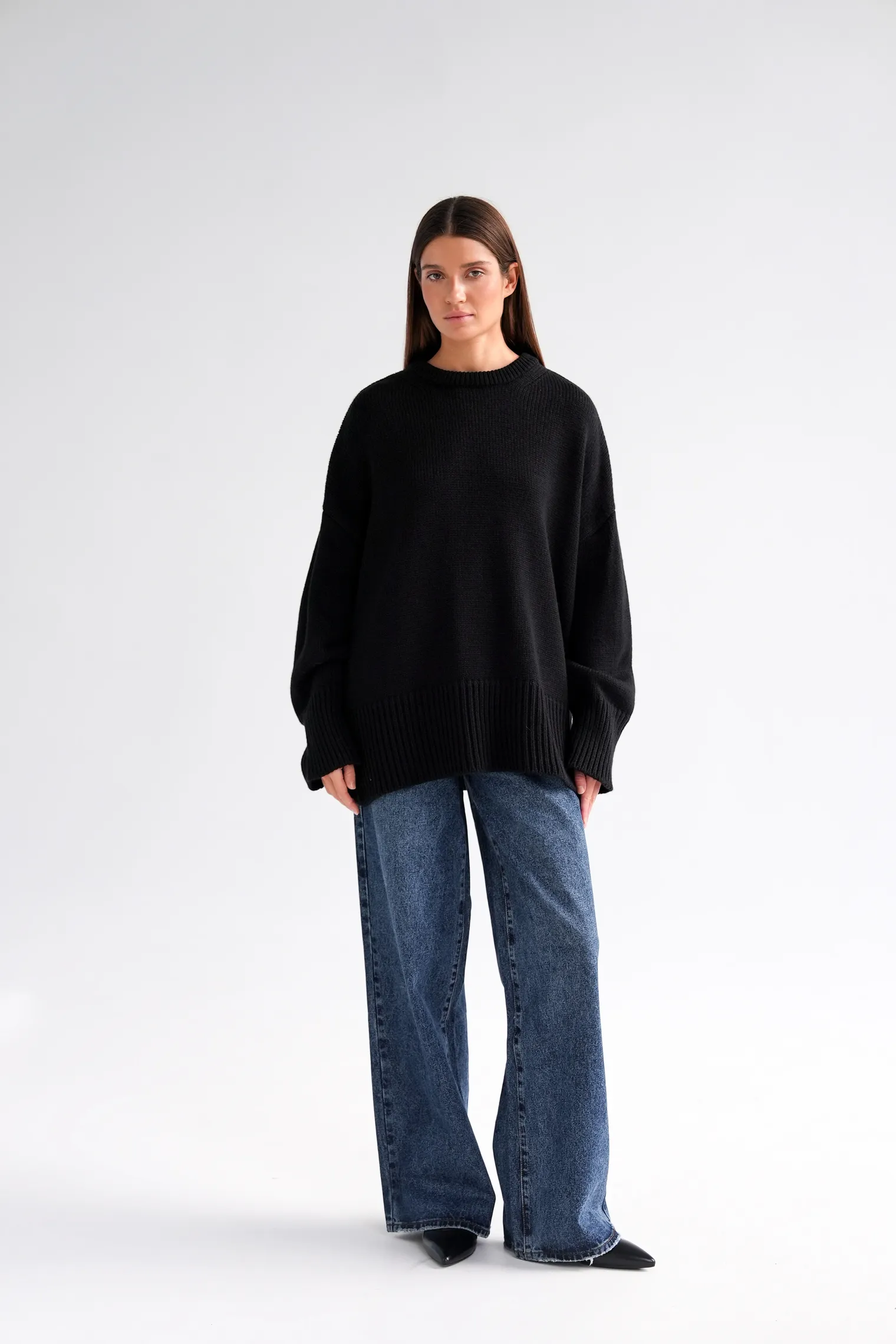 Джемпер крупной вязки с низким воротником чёрного цвета фото 5