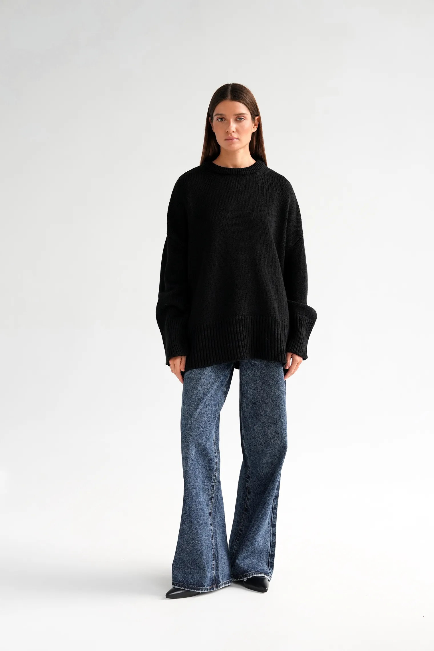 Джемпер крупной вязки с низким воротником чёрного цвета фото 1