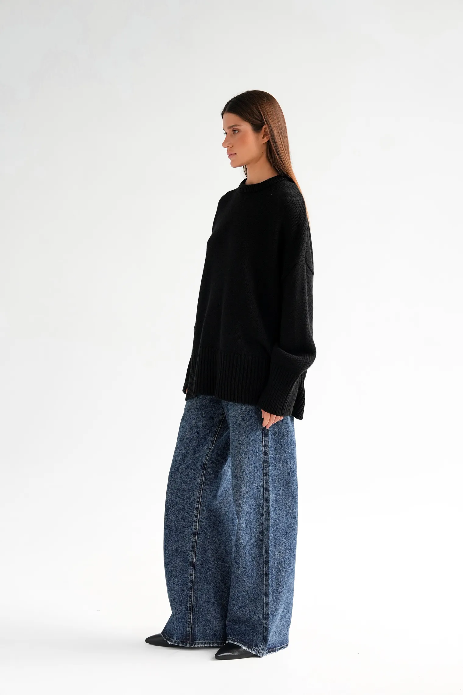 Джемпер крупной вязки с низким воротником чёрного цвета фото 3