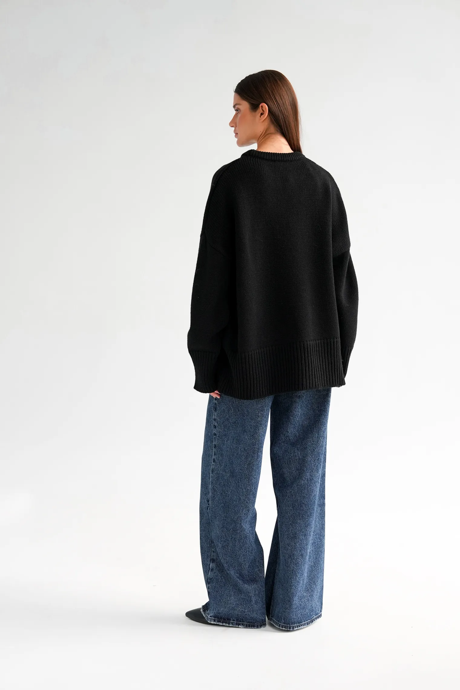 Джемпер крупной вязки с низким воротником чёрного цвета фото 7