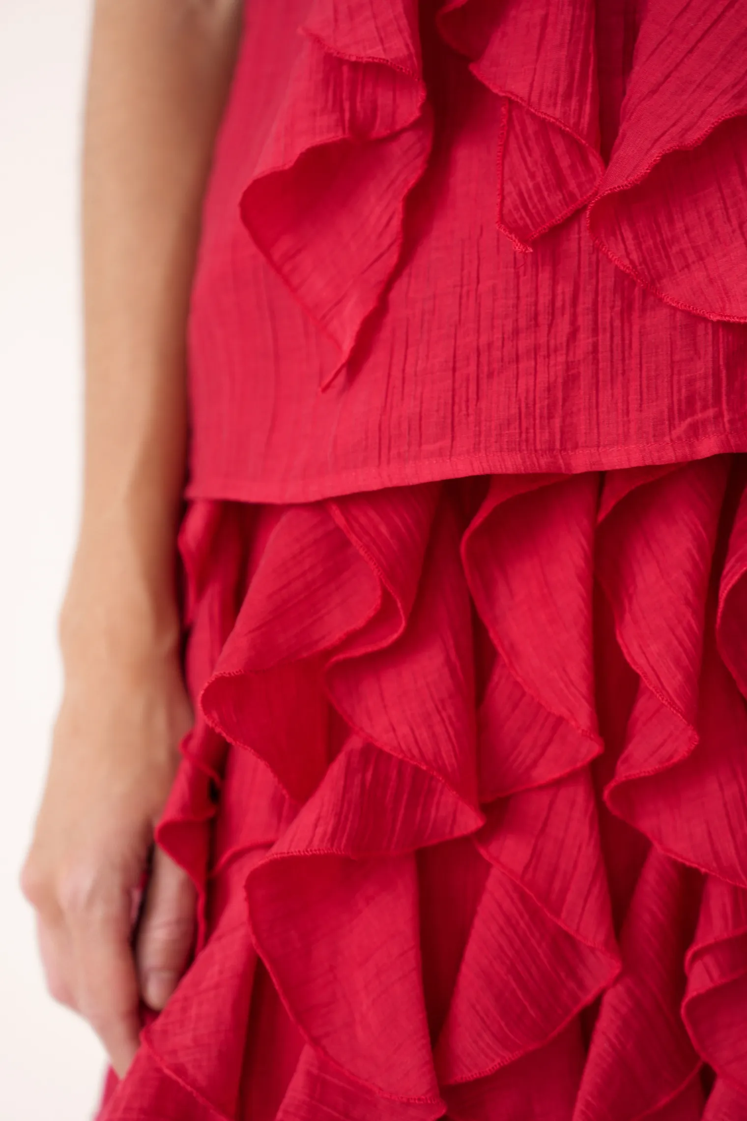 Блуза из жатой ткани красного цвета фото 6