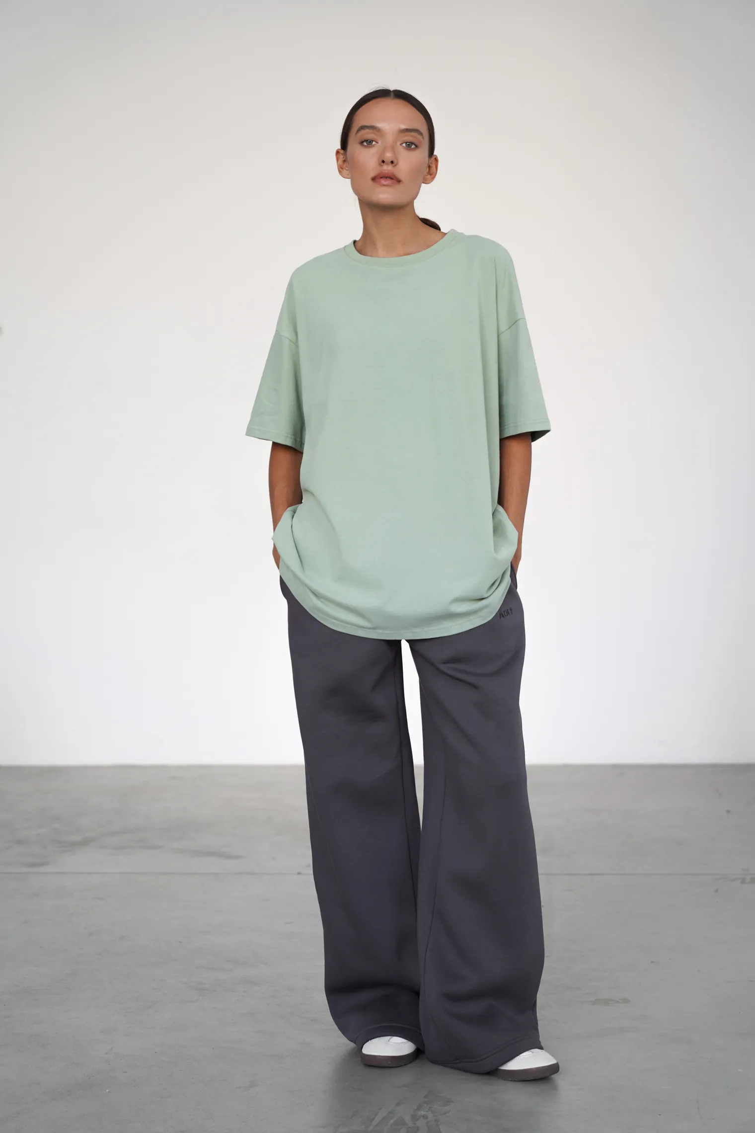 Футболка мужского кроя оливкового цвета фото 5