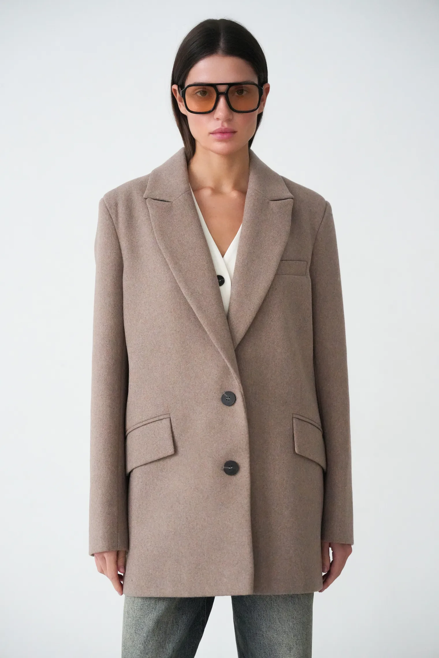 Пальто-жакет однобортное бежевого цвета фото 3