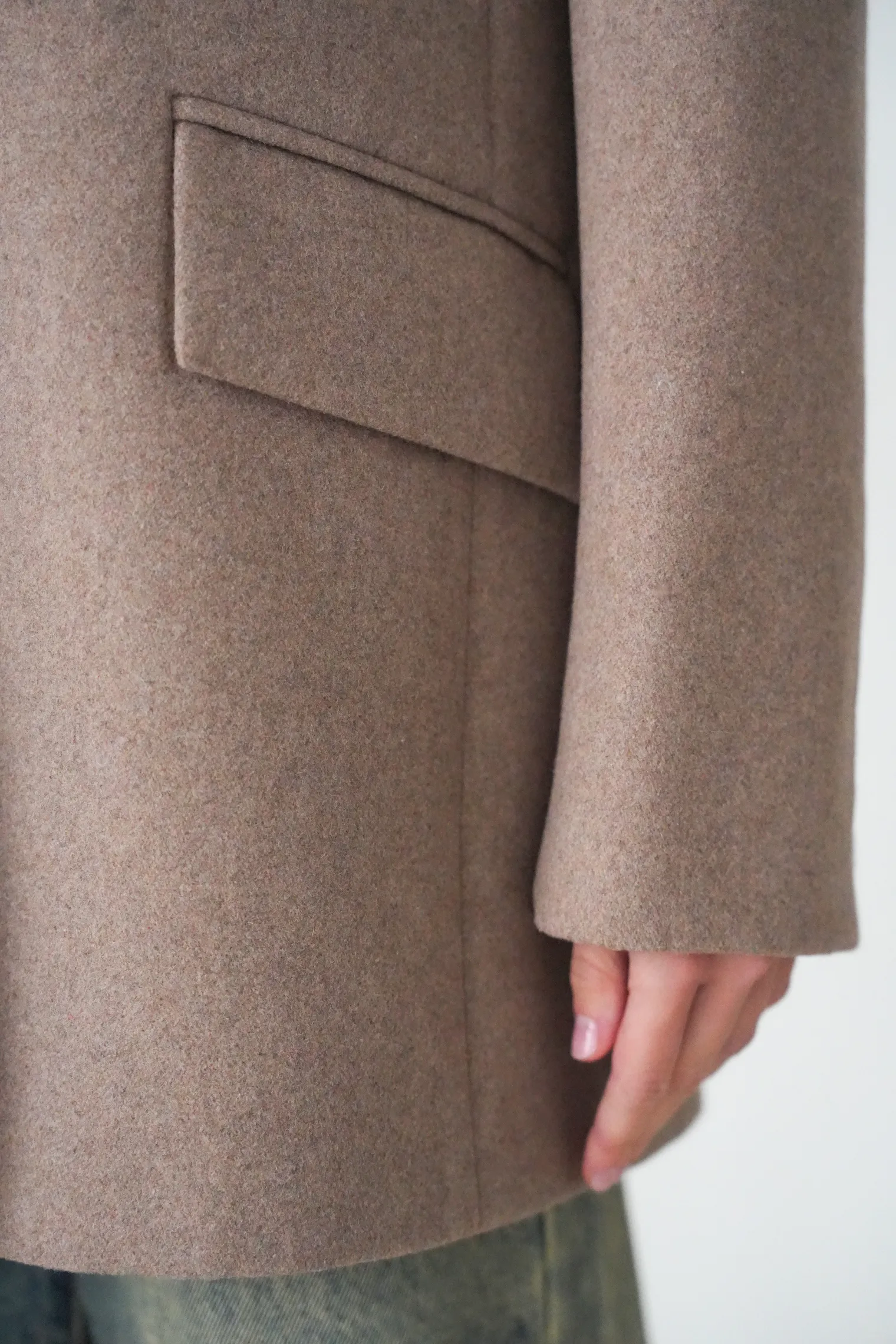 Пальто-жакет однобортное бежевого цвета фото 7