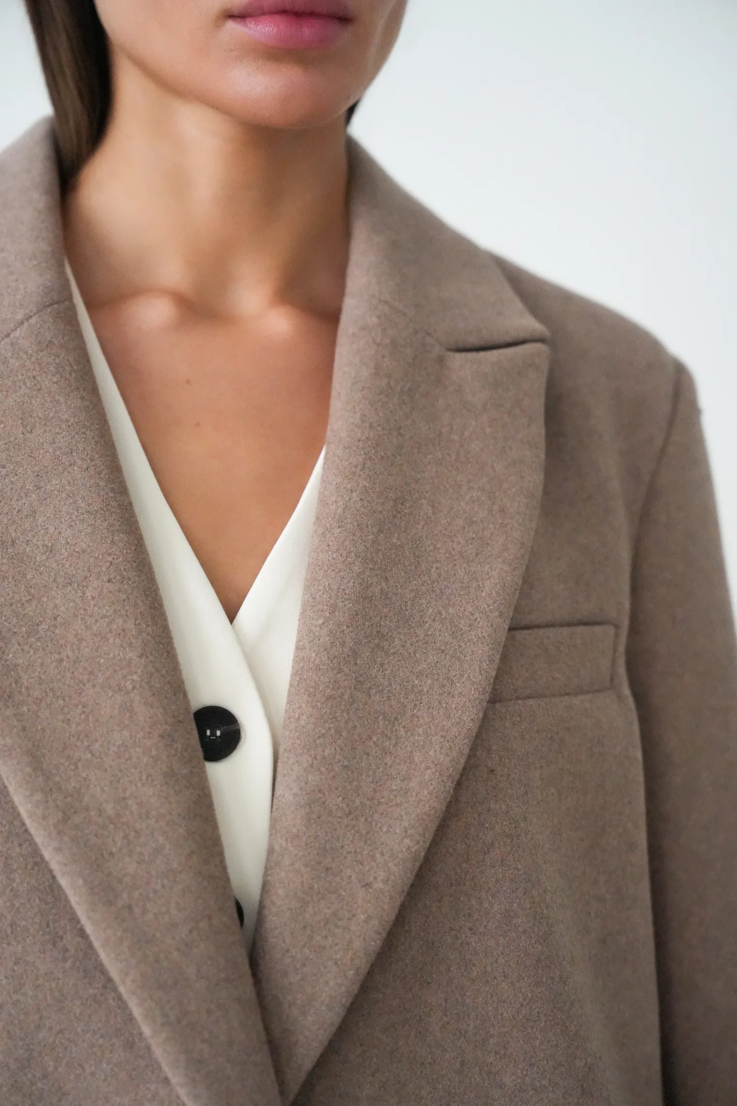 Пальто-жакет однобортное бежевого цвета фото 2