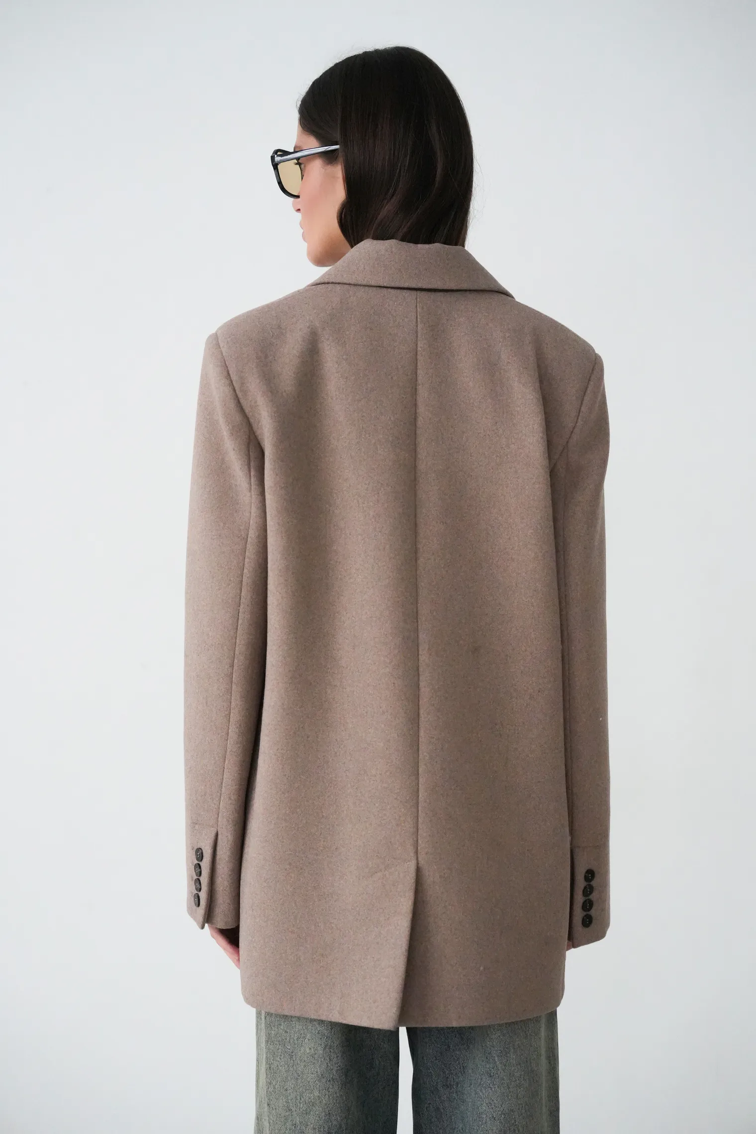 Пальто-жакет однобортное бежевого цвета фото 4