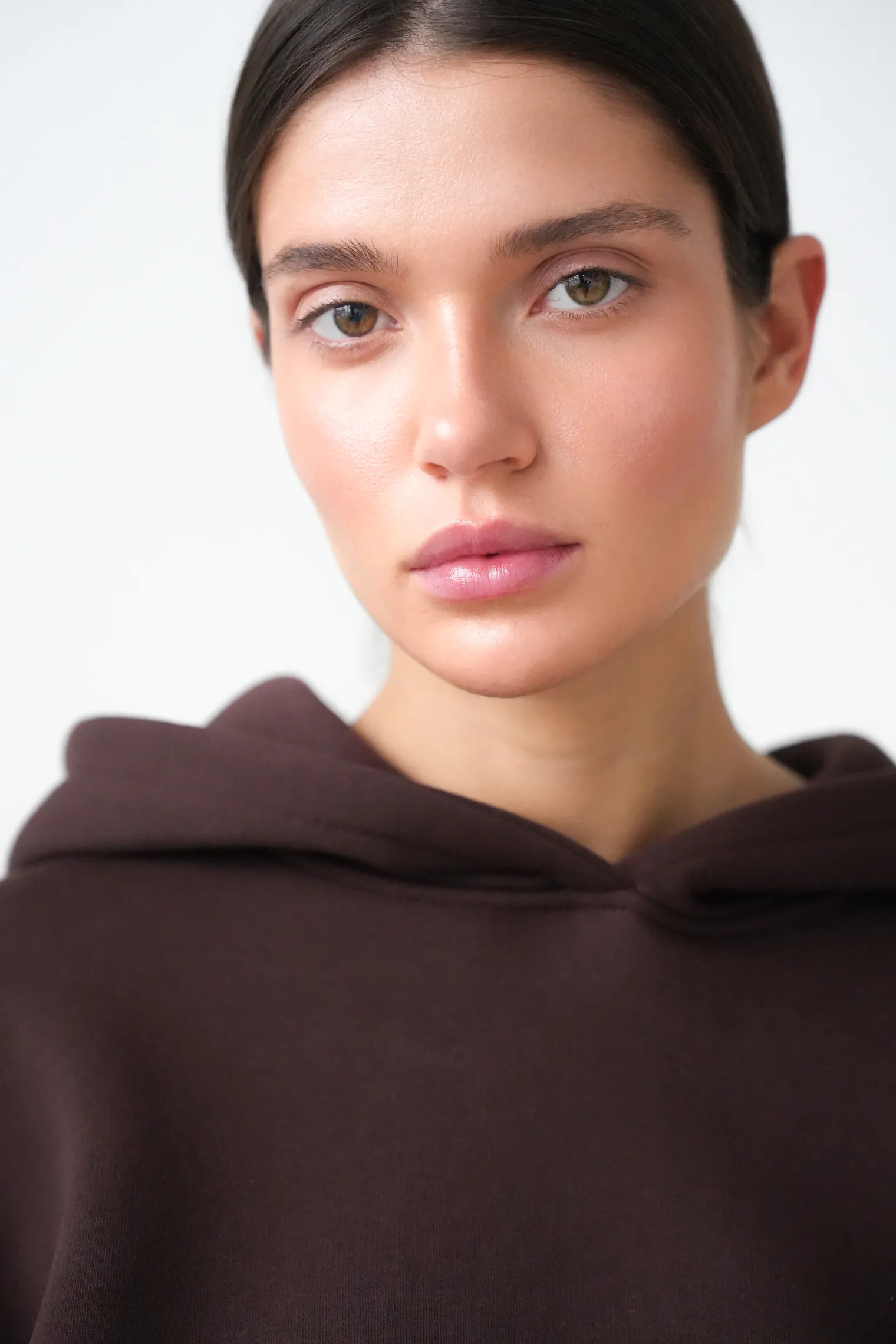 Худи свободного кроя с капюшоном цвета горький шоколад фото 6