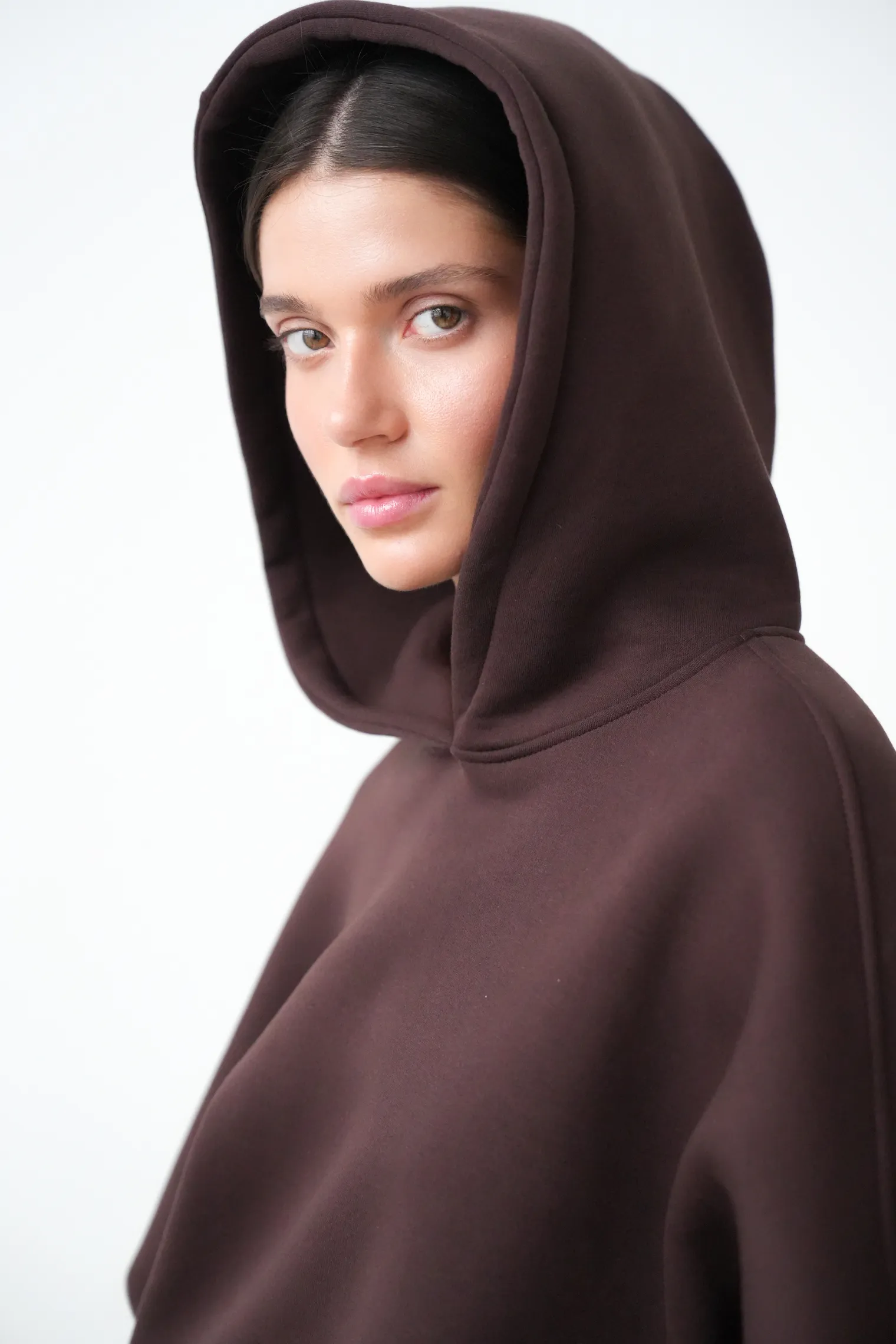 Худи свободного кроя с капюшоном цвета горький шоколад фото 2