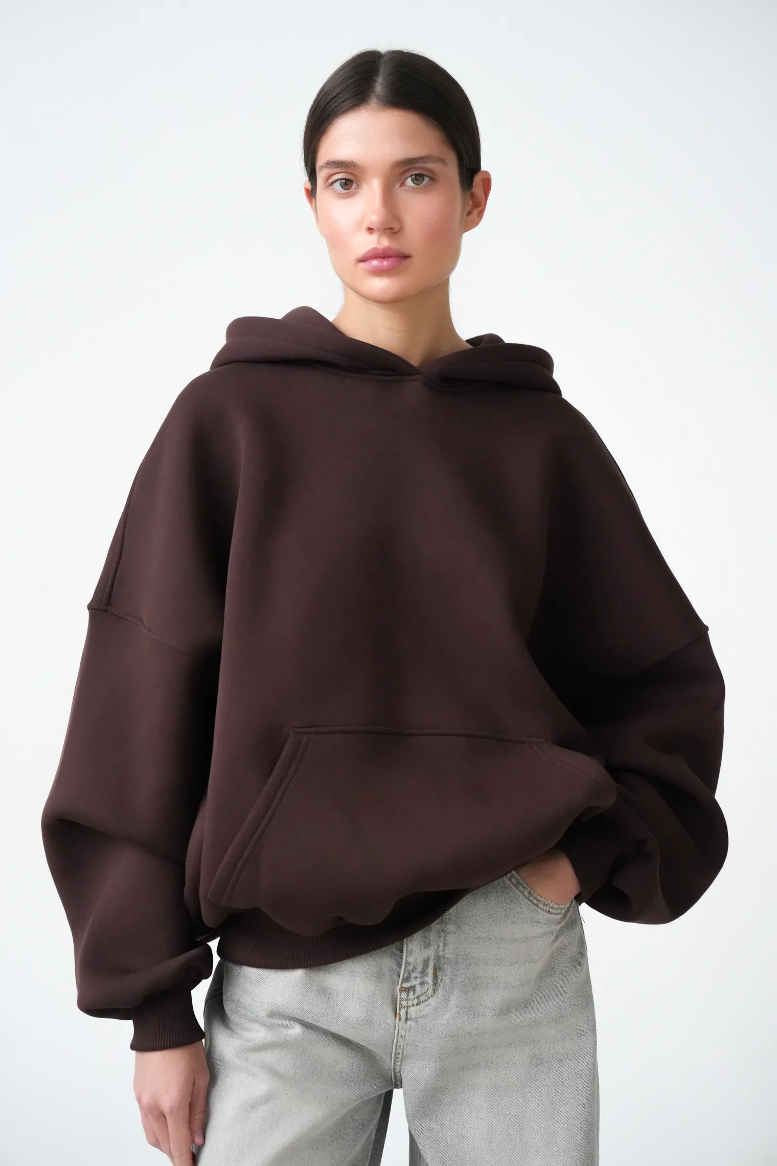 Худи свободного кроя с капюшоном цвета горький шоколад фото 1