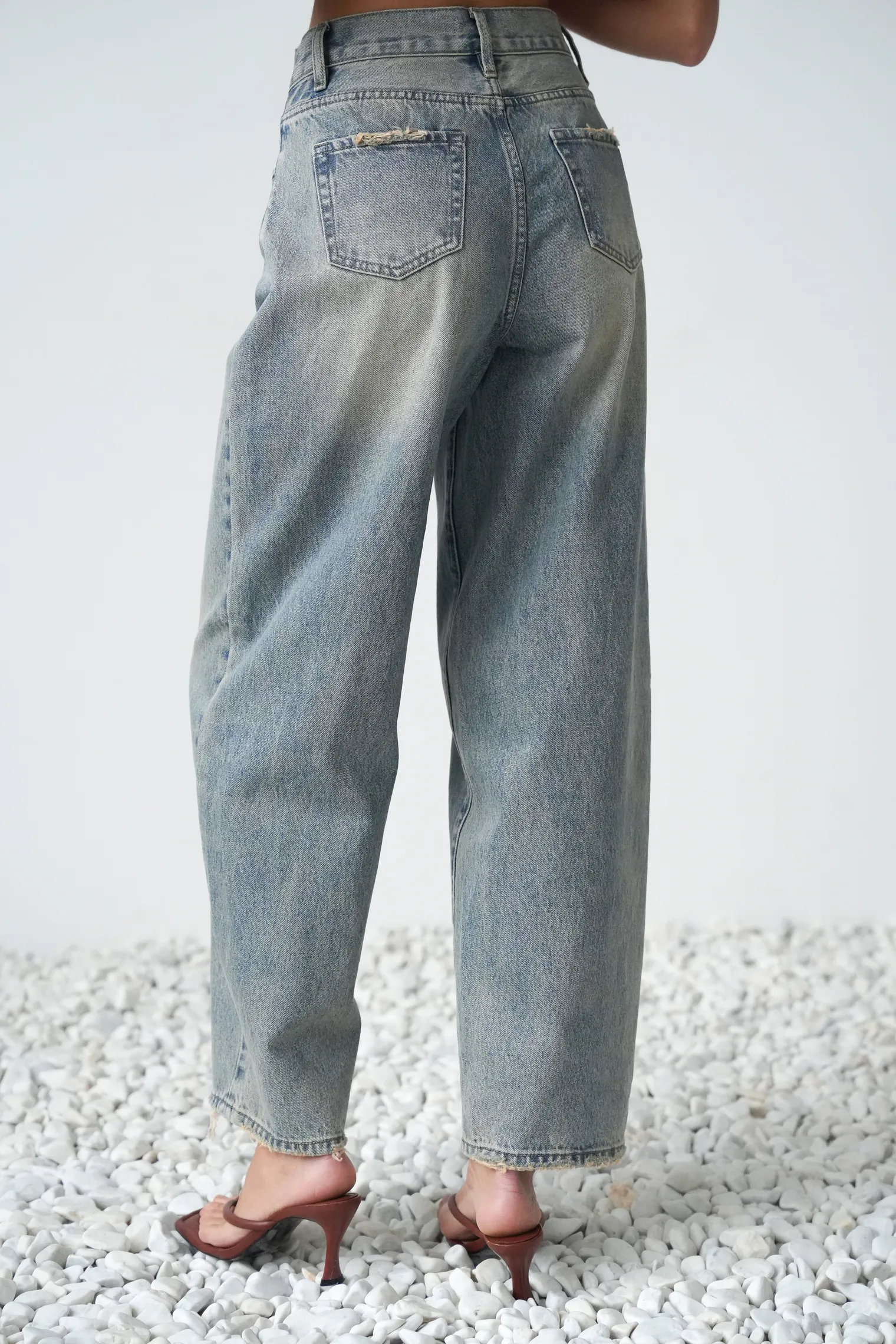 Джинсы свободного кроя в винтажном стиле голубого цвета фото 4