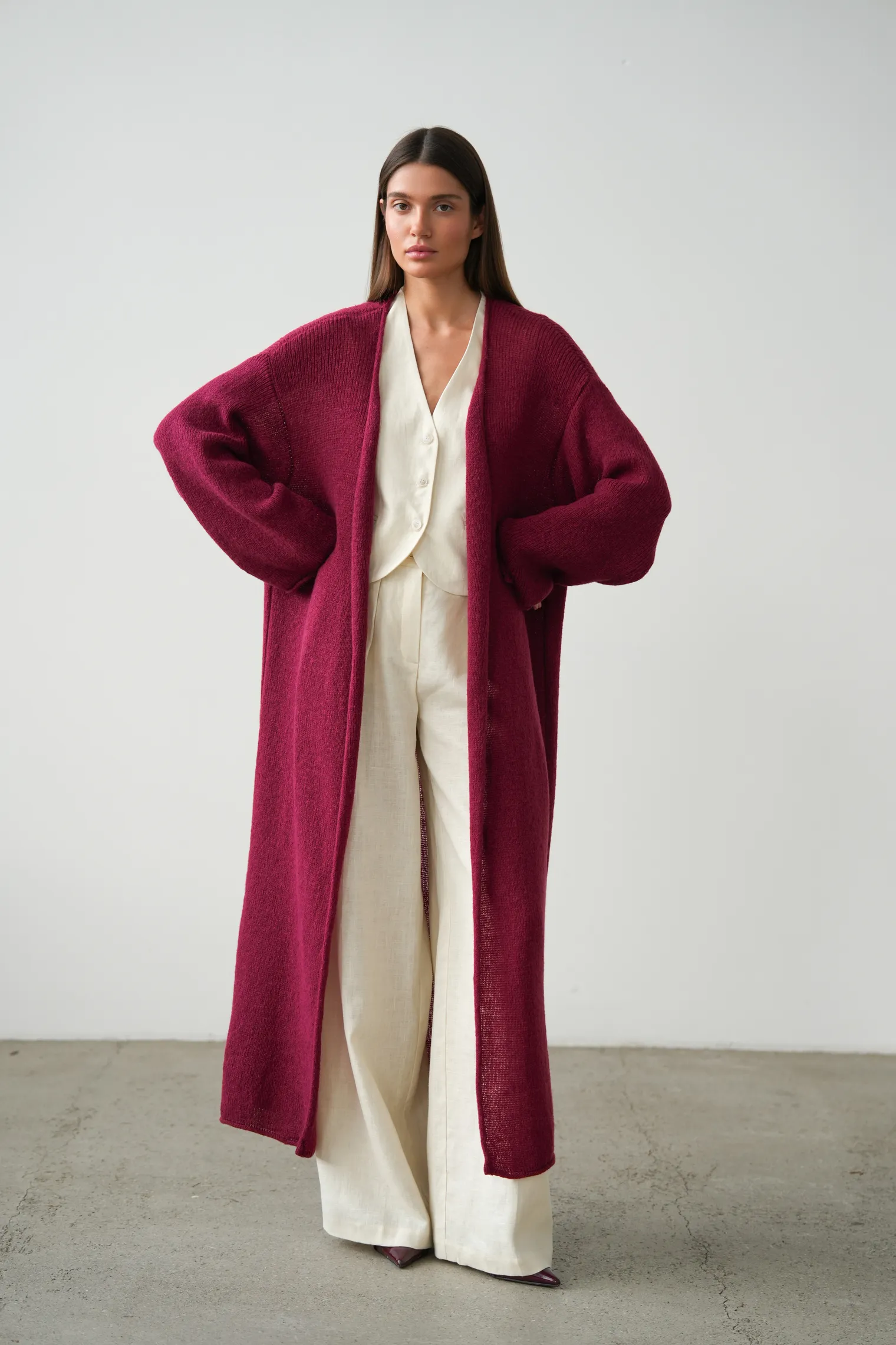 Кардиган миди ажурной вязки бордового цвета фото 5