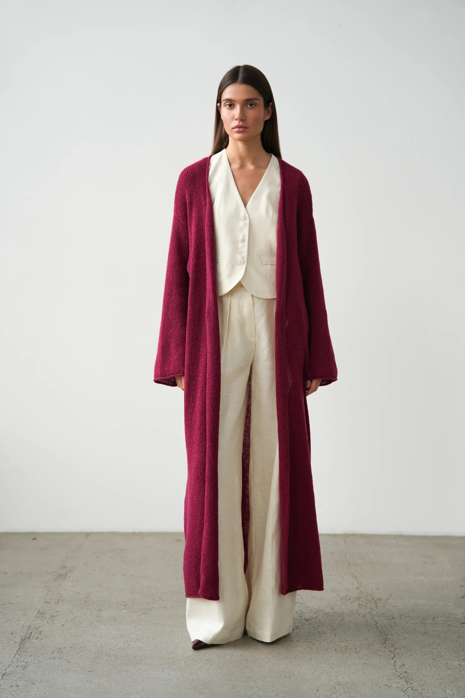 Кардиган миди ажурной вязки бордового цвета фото 6