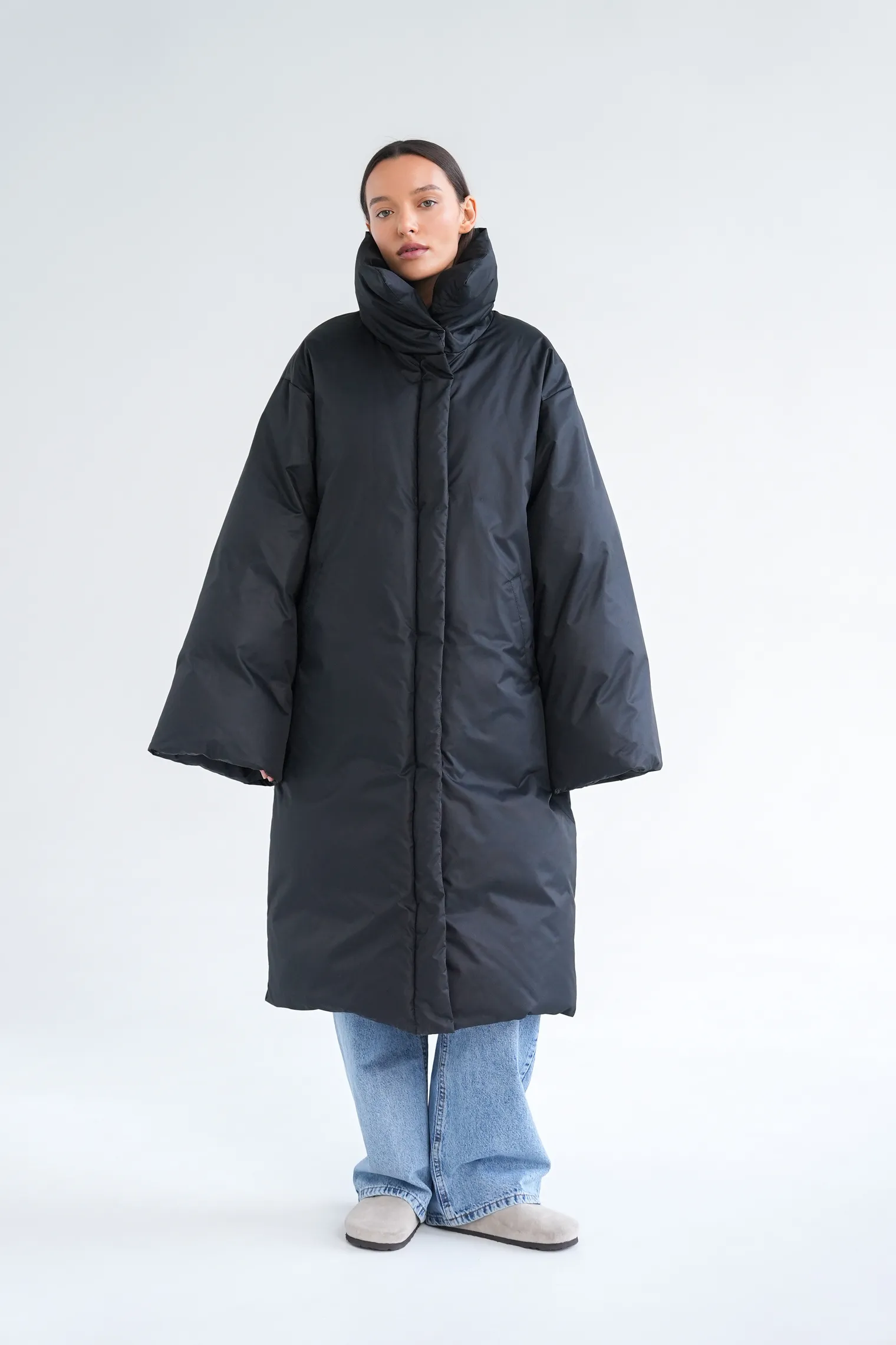 Пуховик стёганый с капюшоном графитового цвета фото 5