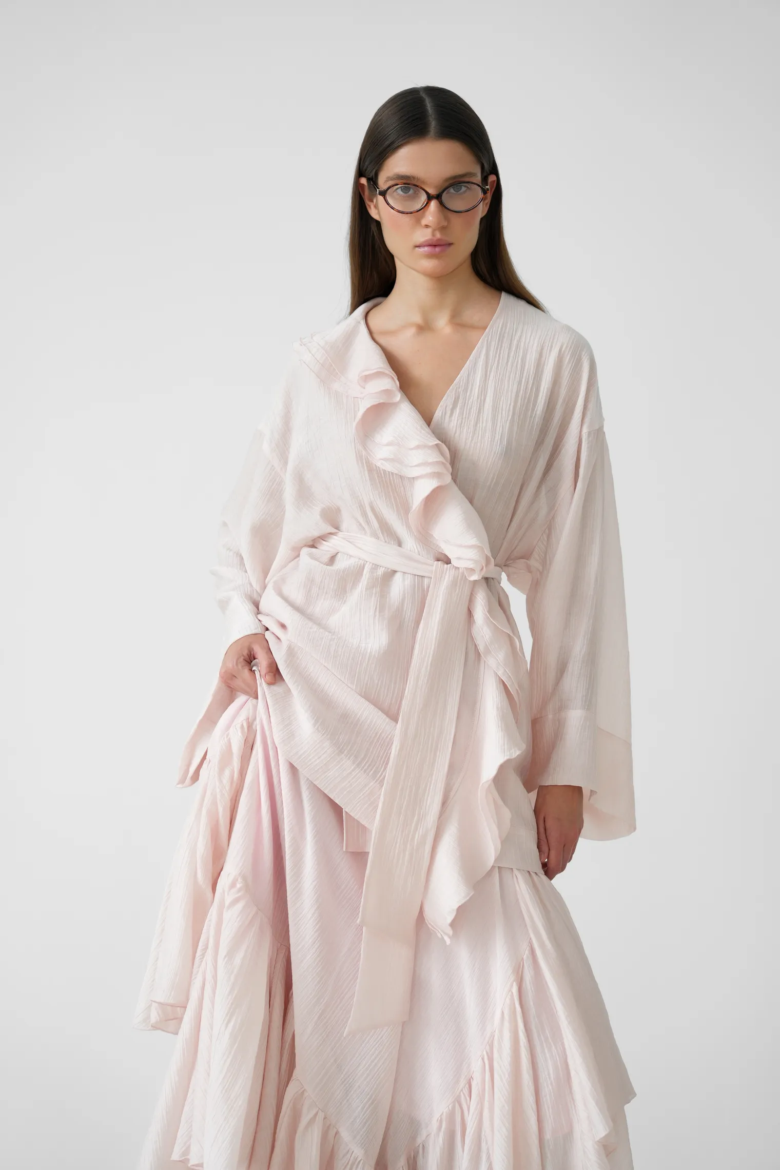 Блуза с запахом из жатой ткани пыльно-розового цвета фото 7