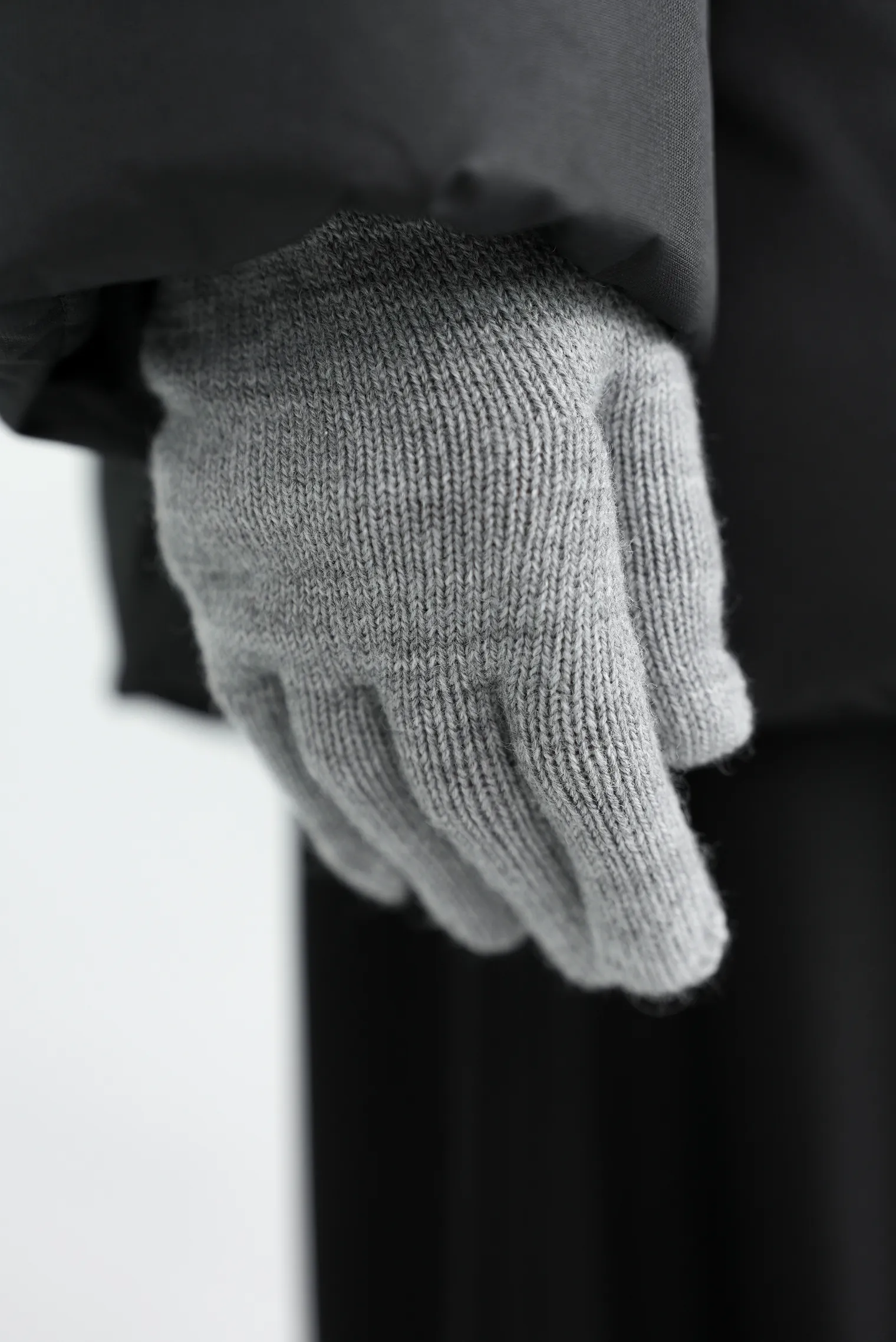 Перчатки из шерсти мериноса пепельного цвета фото 5