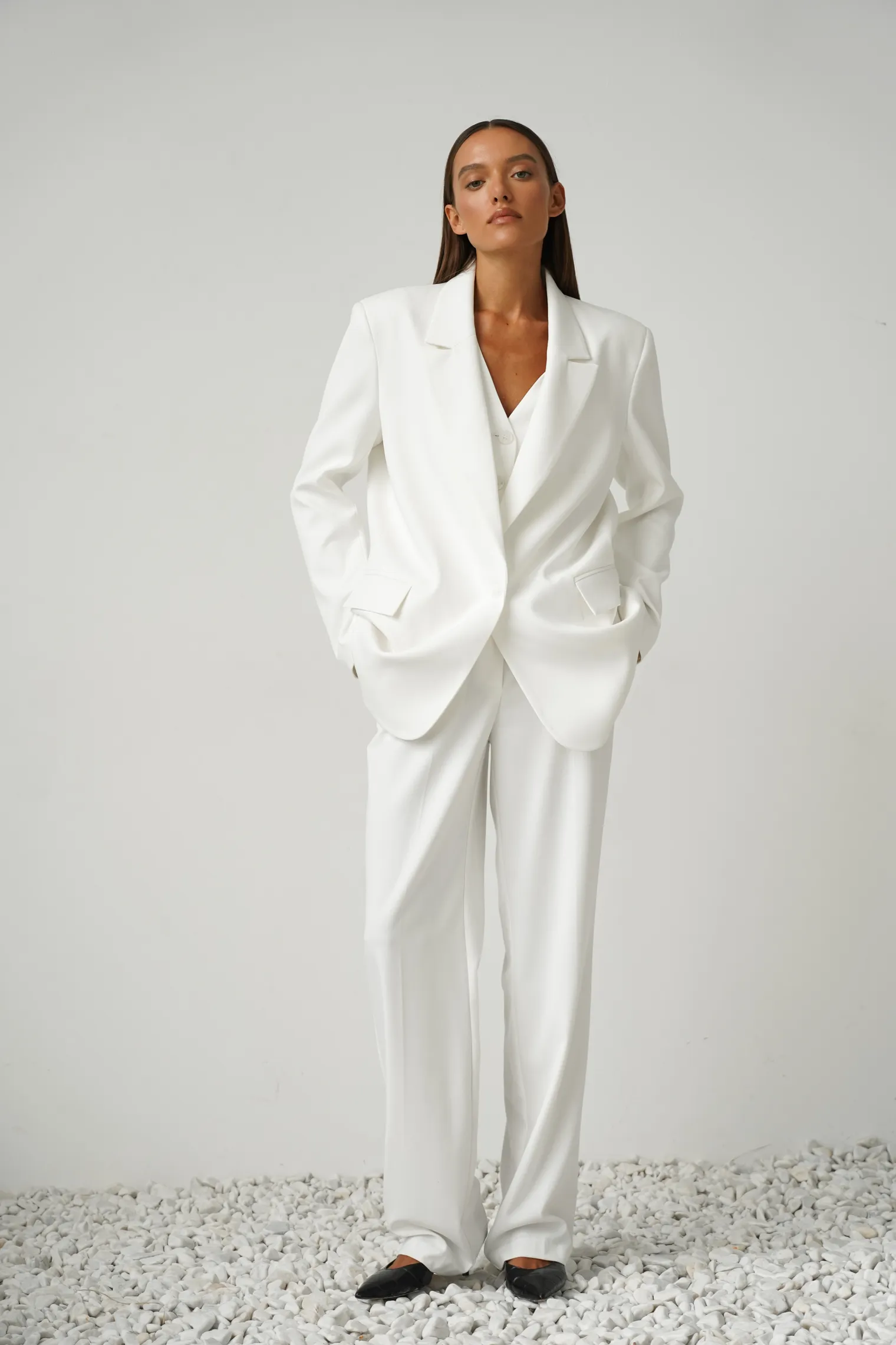 Однобортный жакет с накладными карманами белого цвета фото 3