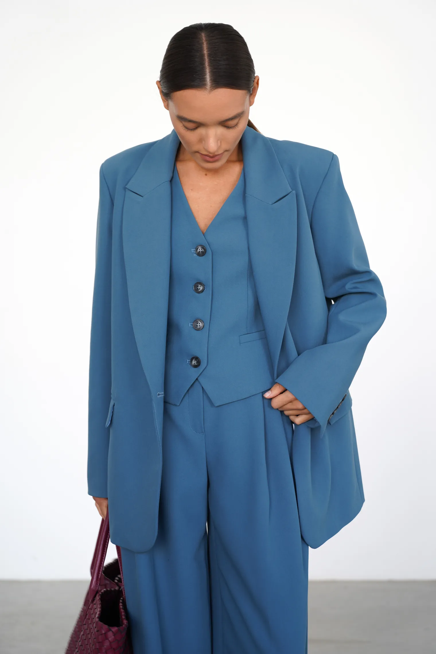 Однобортный жакет с накладными карманами цвета деним фото 5