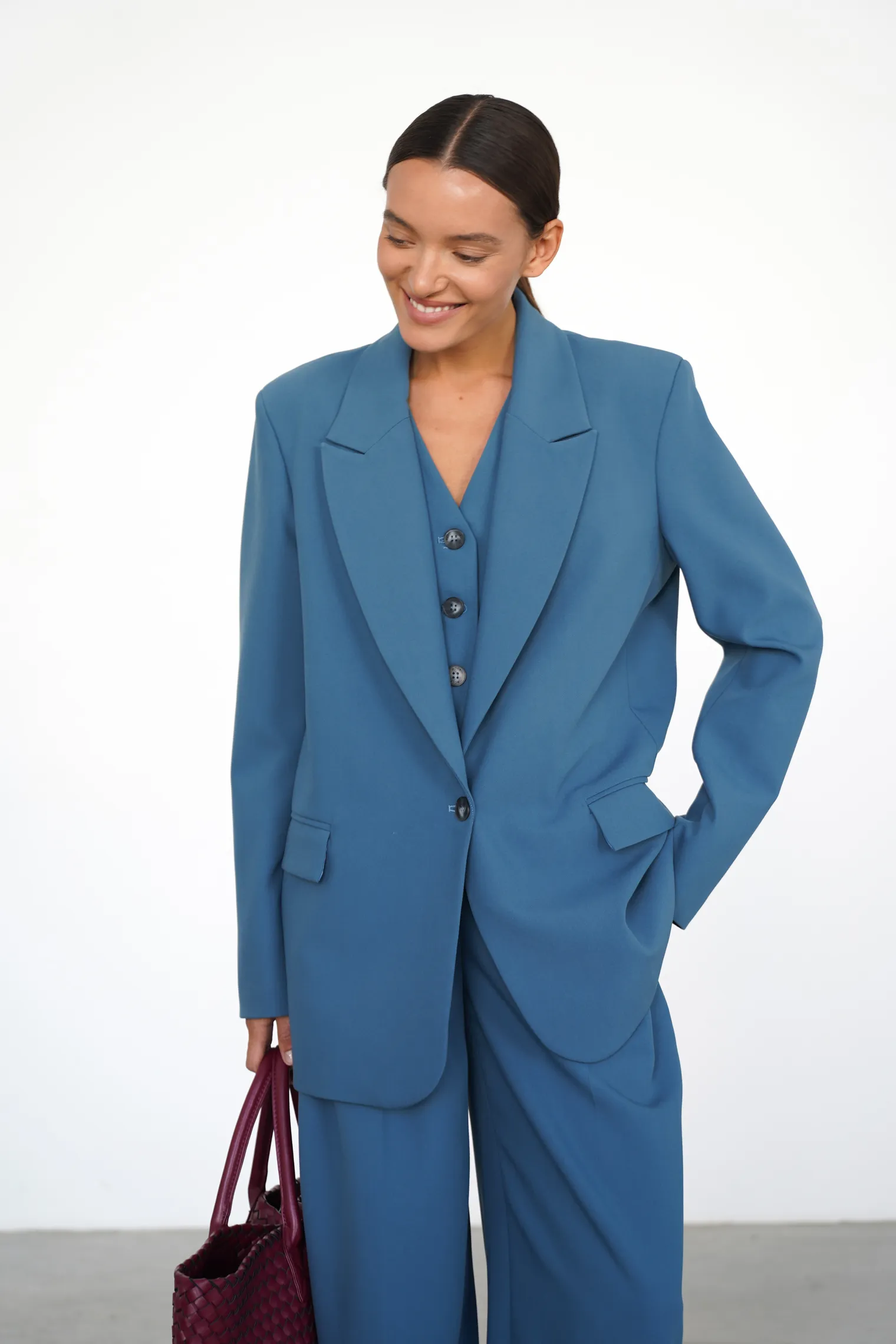 Однобортный жакет с накладными карманами цвета деним фото 1