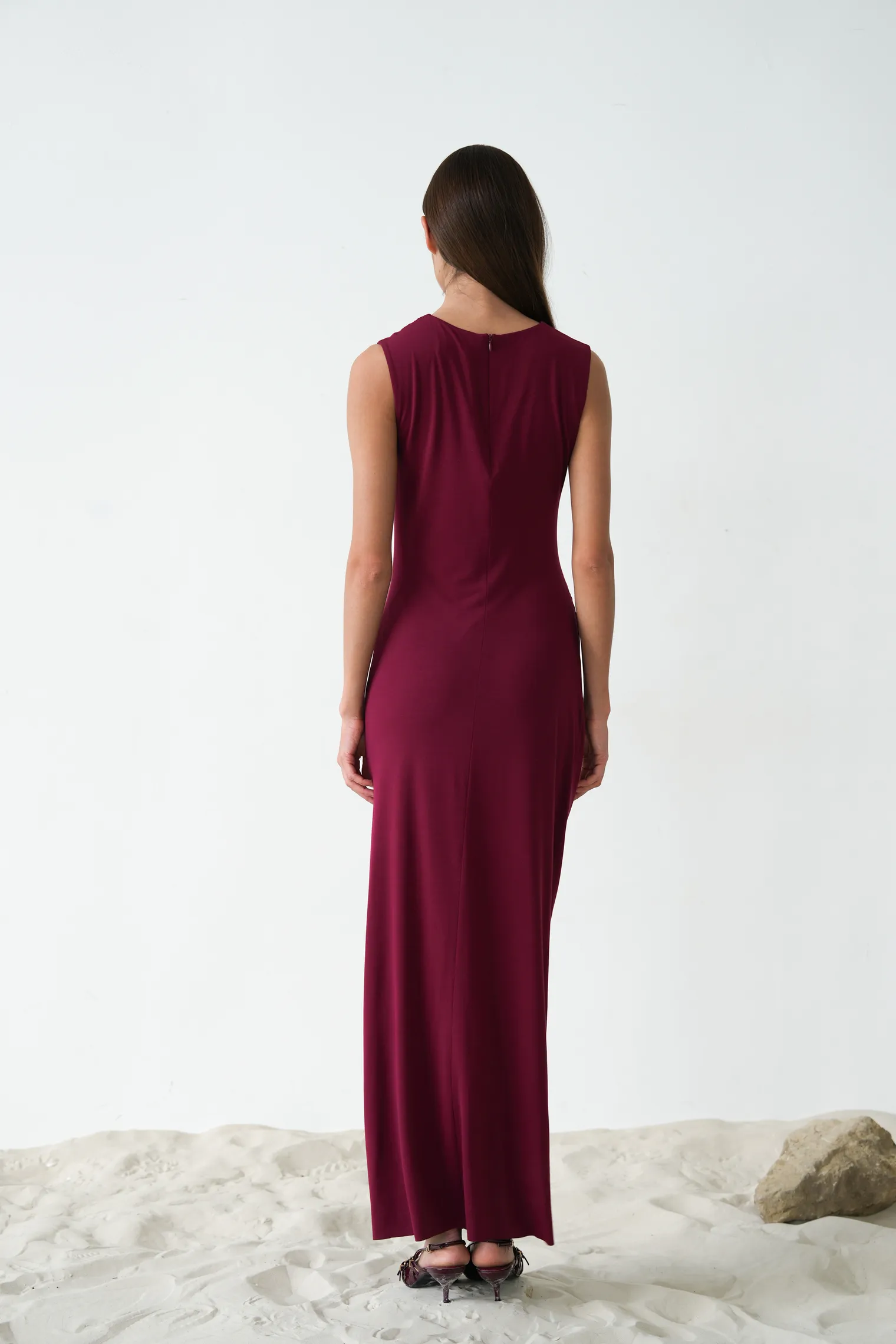 Платье макси со складками бордового цвета фото 4