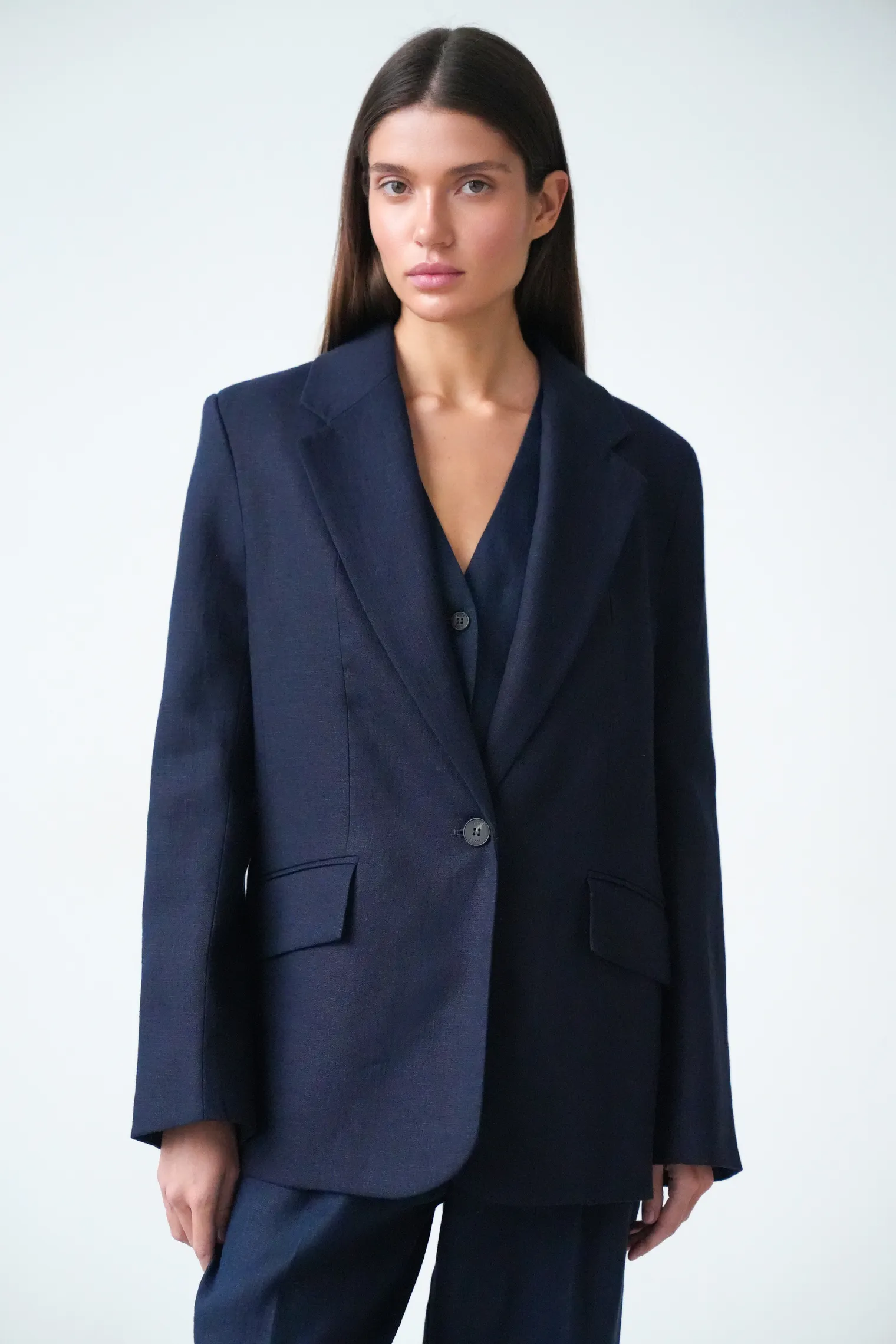 Однобортный жакет свободного кроя изо льна тёмно-синего цвета фото 7