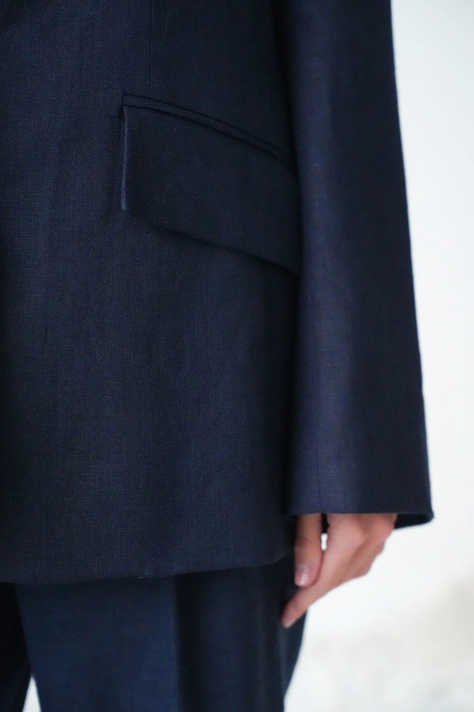 Однобортный жакет свободного кроя изо льна тёмно-синего цвета фото 5