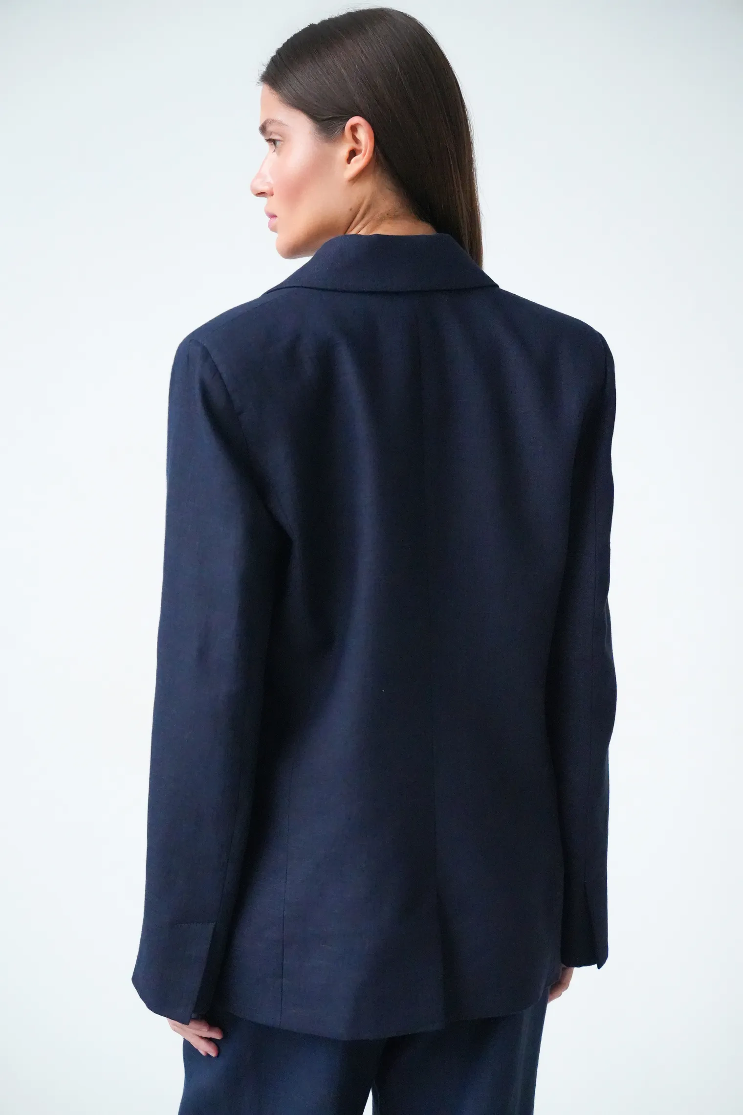 Однобортный жакет свободного кроя изо льна тёмно-синего цвета фото 4