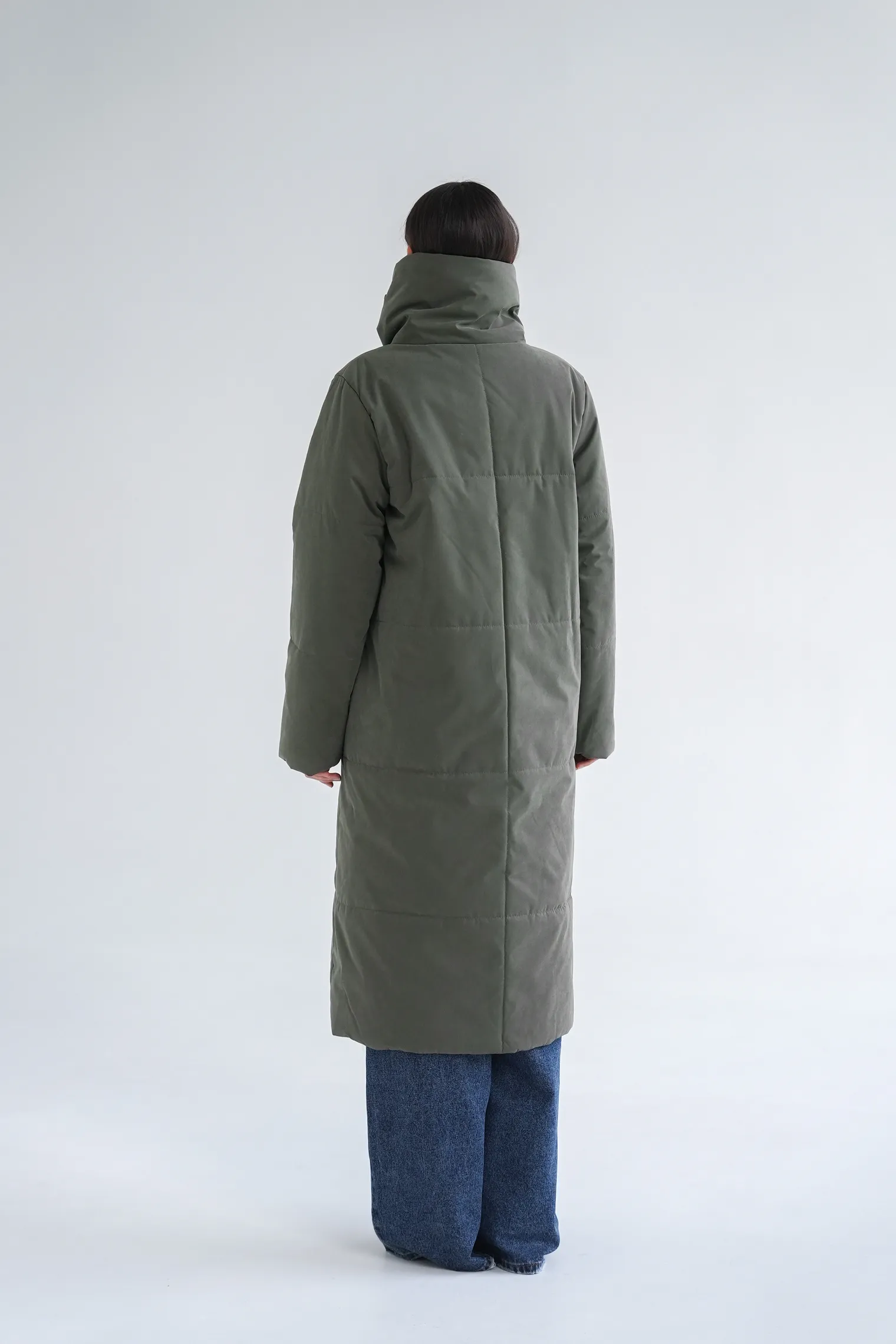 Стеганое пальто с высоким воротником цвета хаки фото 4