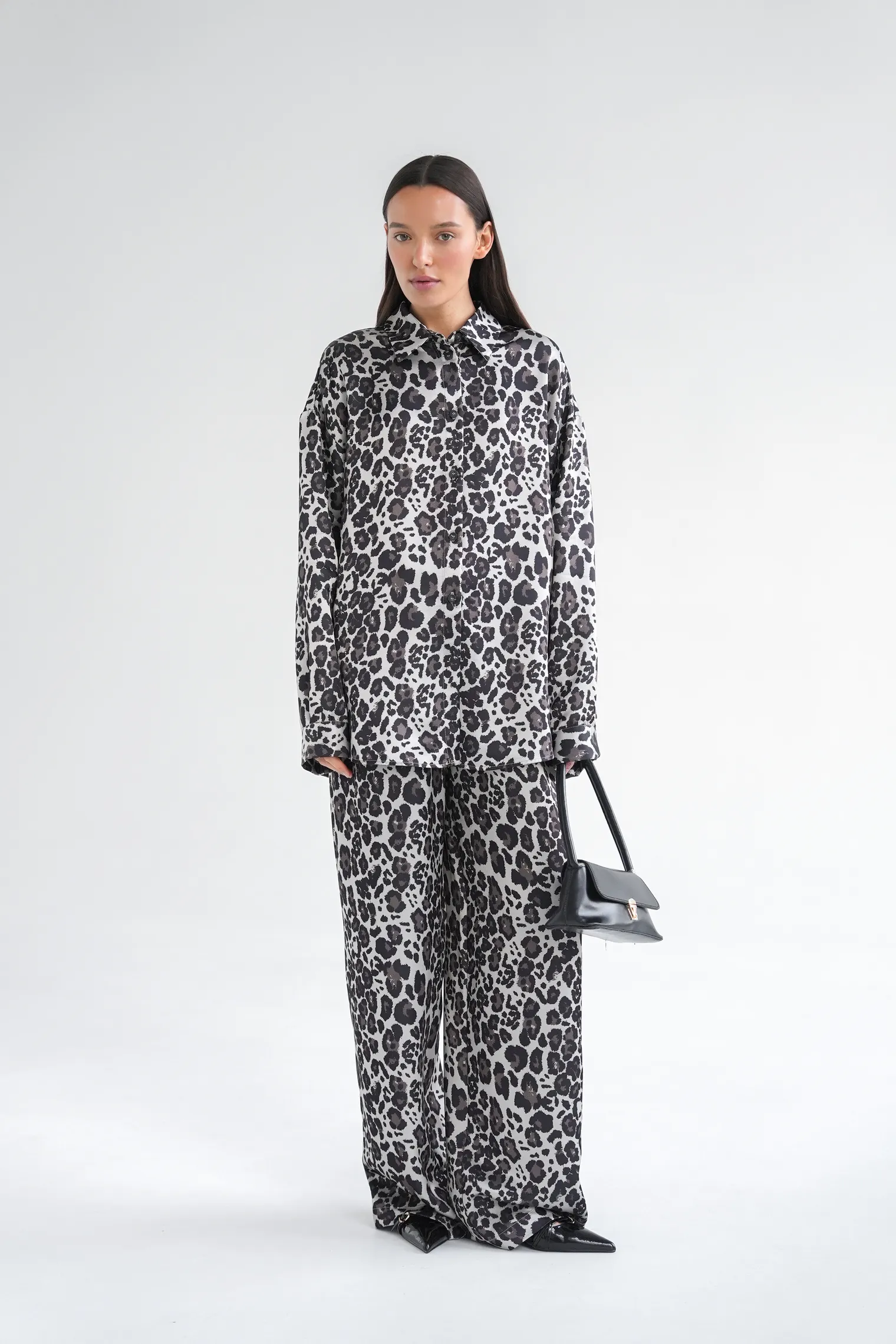 Брюки свободного кроя на резинке цвета леопардовый принт фото 9