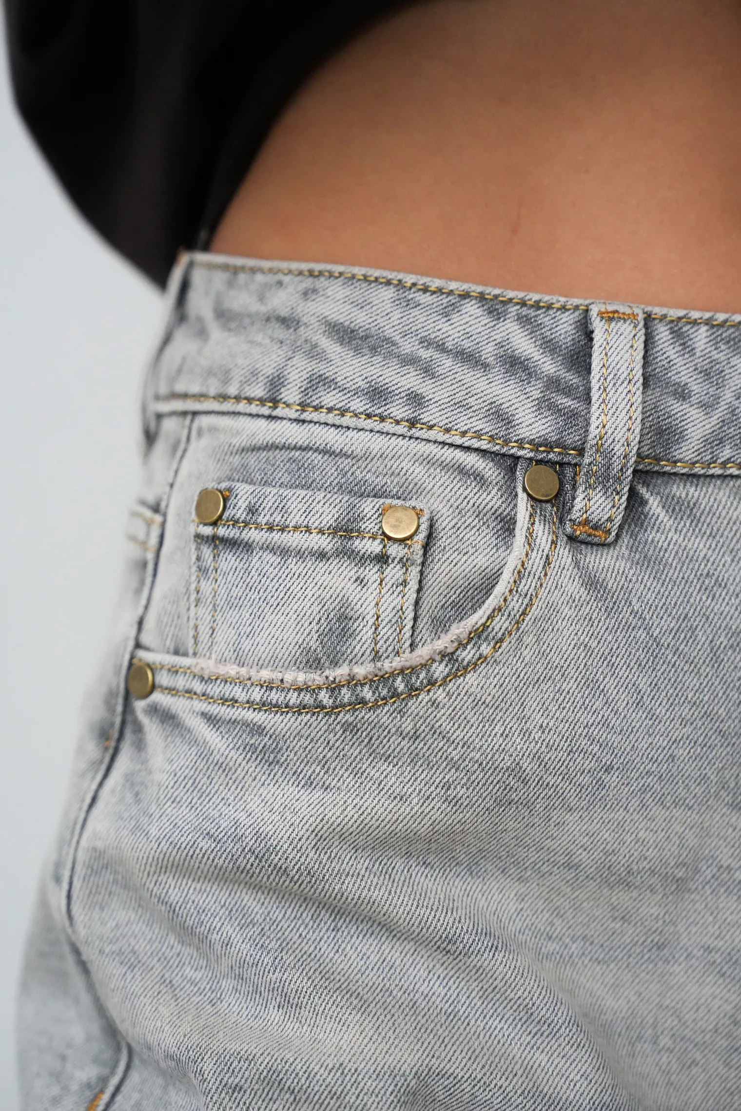 Джинсы свободного кроя в винтажном стиле серого цвета фото 2